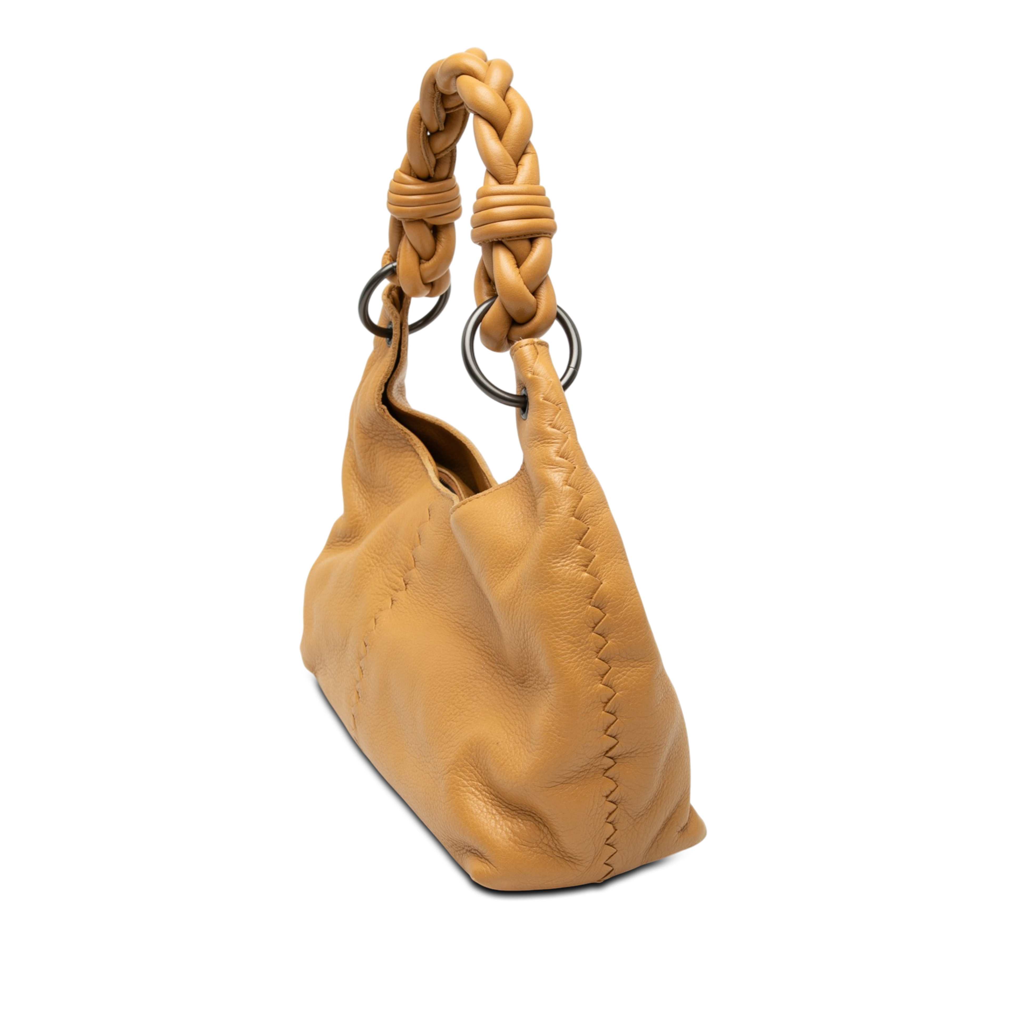 Bottega Veneta Cervo Deerskin Braided Ring Hobo, från Luxclusif, i färgen caramel. Klicka för att öppna bilden i stort format