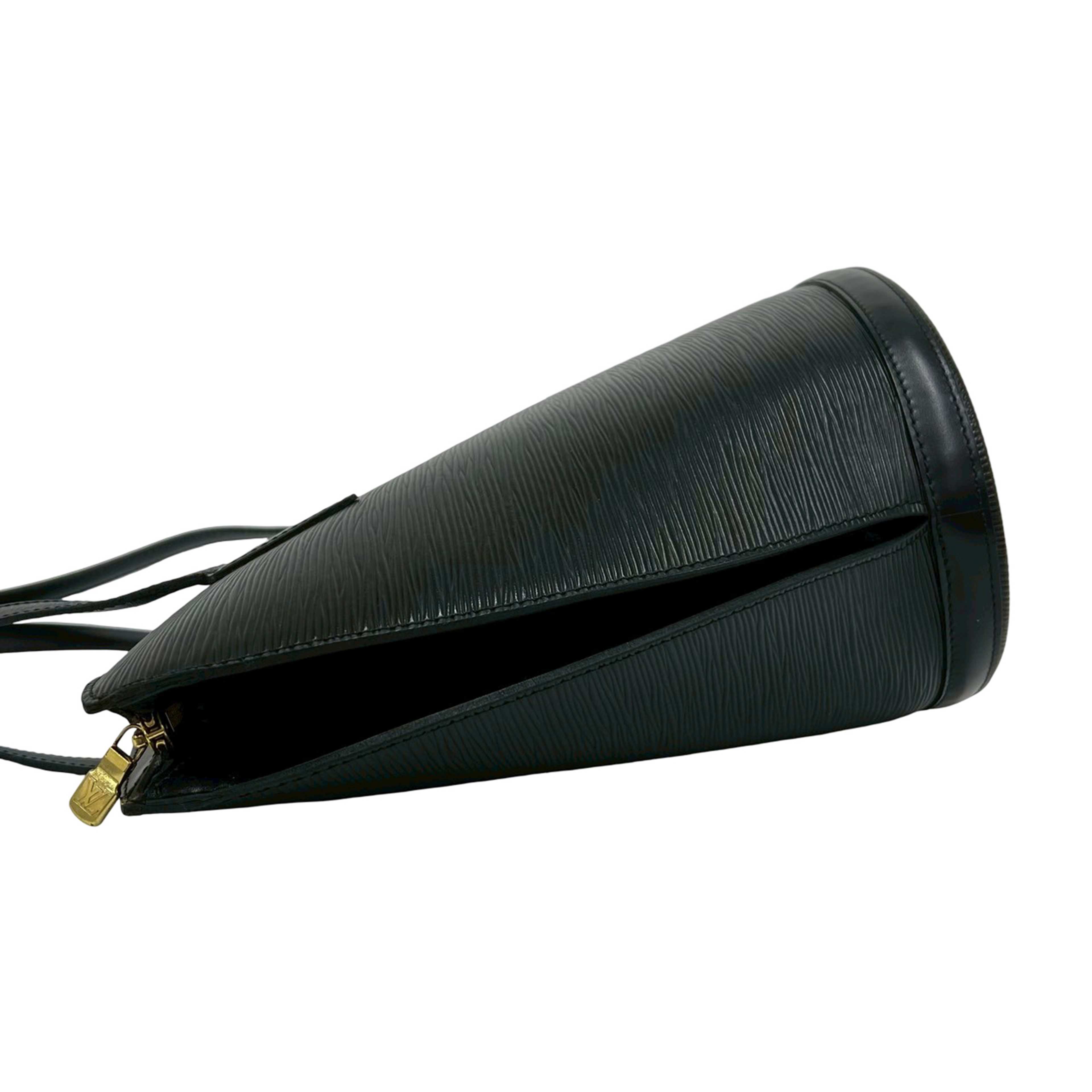 Louis Vuitton Epi Saint Jacques Gm Long Strap, från Luxclusif, i färgen black. Klicka för att öppna bilden i stort format