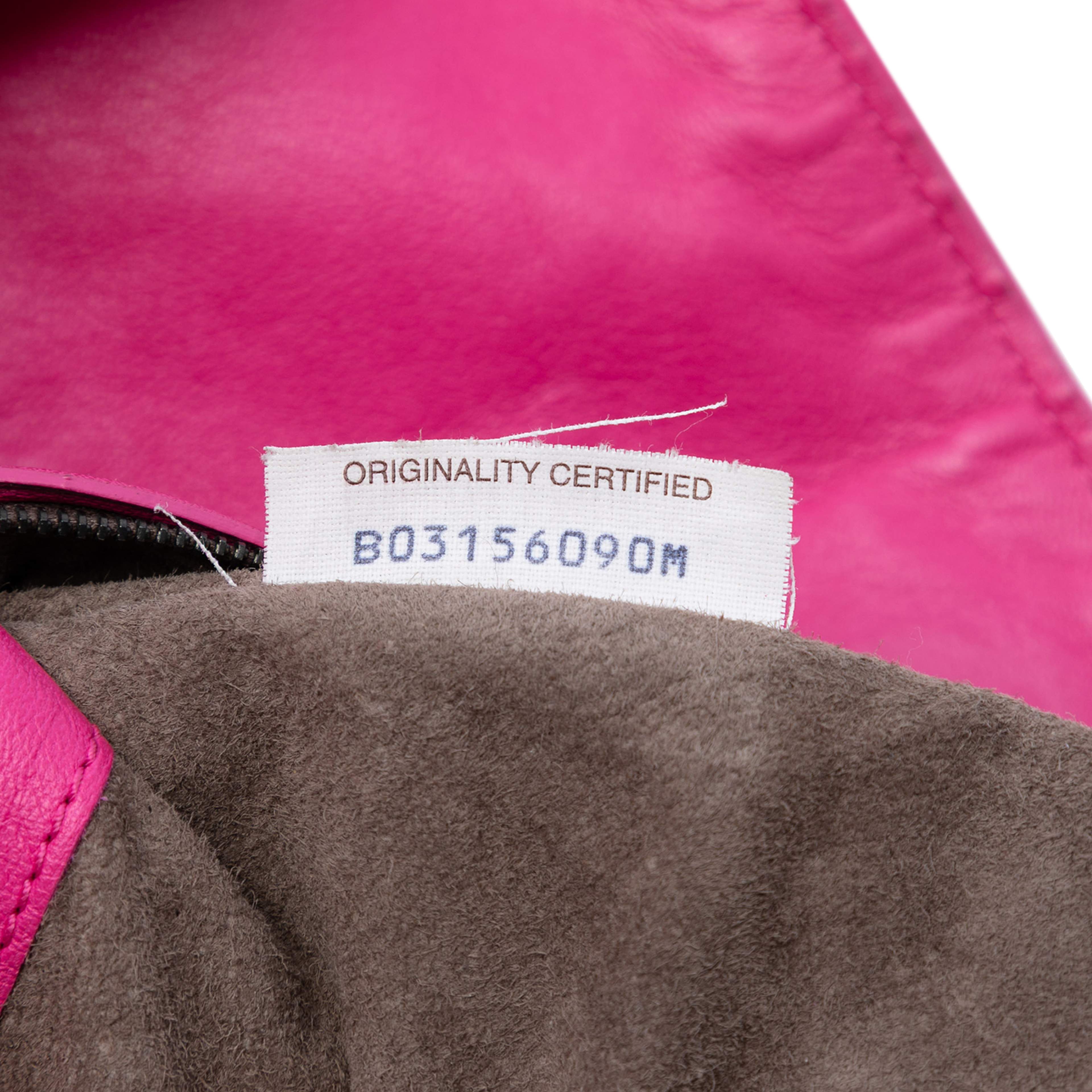 Bottega Veneta Nappa Intrecciato Parachute Tote, från Luxclusif, i färgen hot pink. Klicka för att öppna bilden i stort format