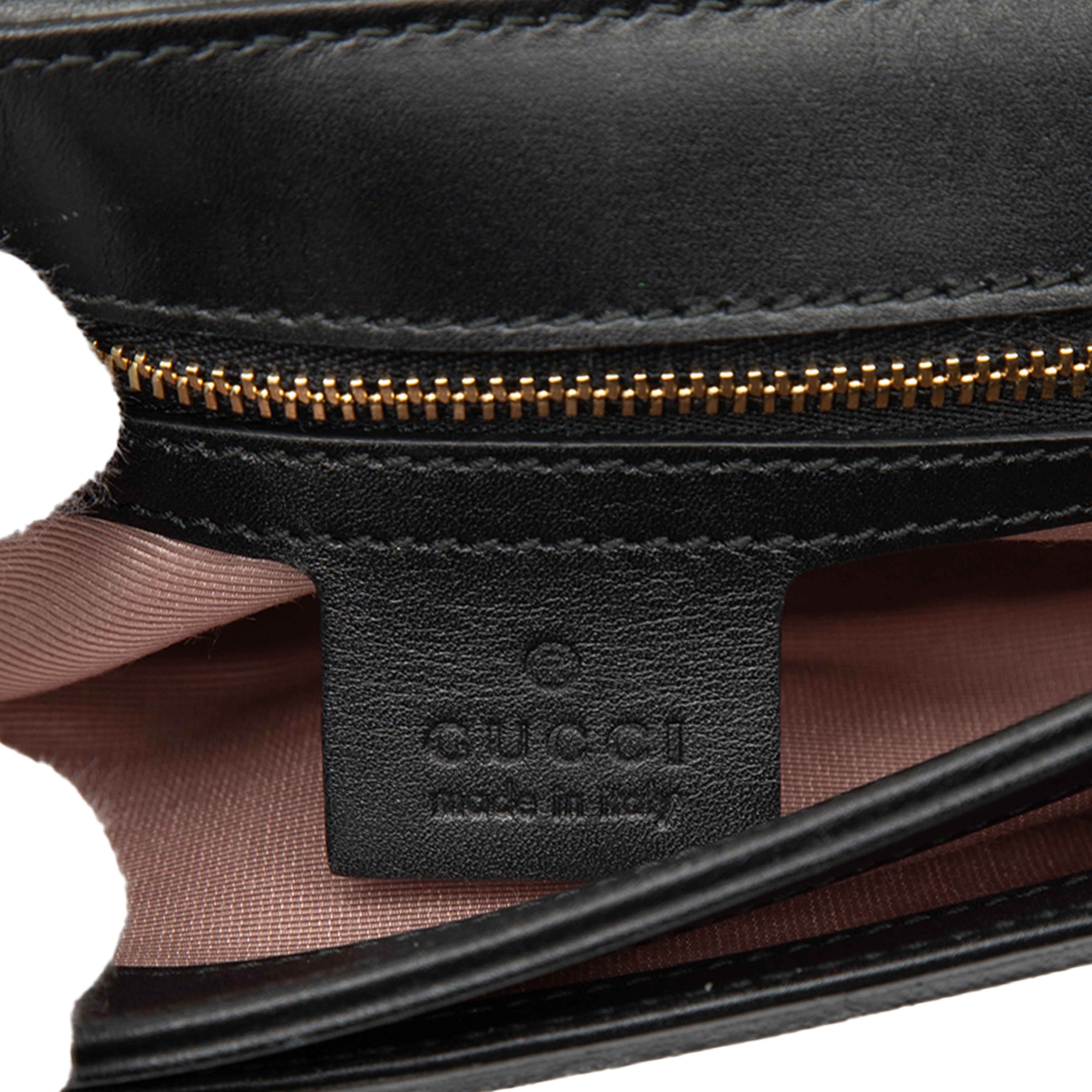 Gucci Small Leather Arli Crossbody, från Luxclusif, i färgen black. Klicka för att öppna bilden i stort format