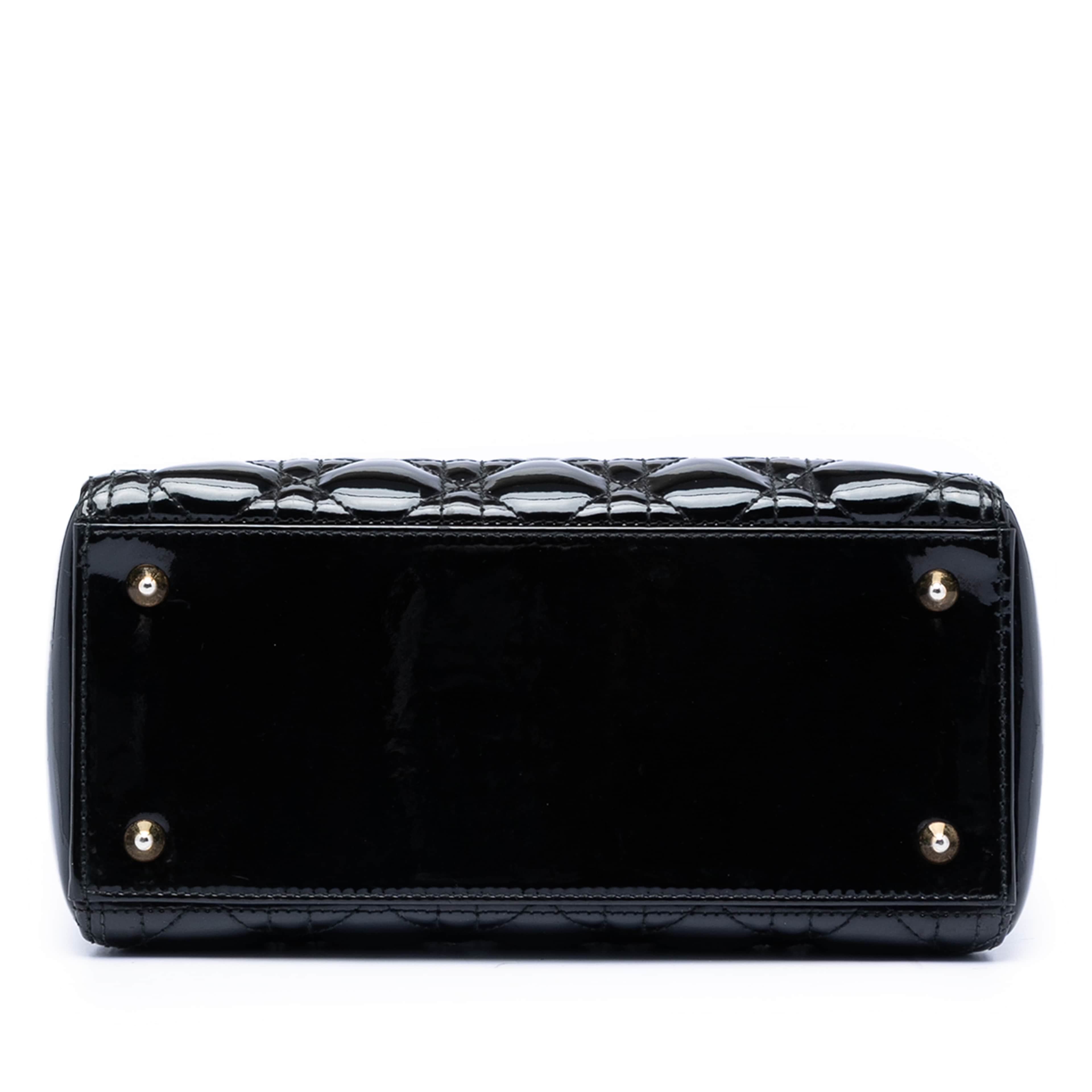 Dior Medium Patent Cannage Lady Dior, från Luxclusif, i färgen black. Klicka för att öppna bilden i stort format