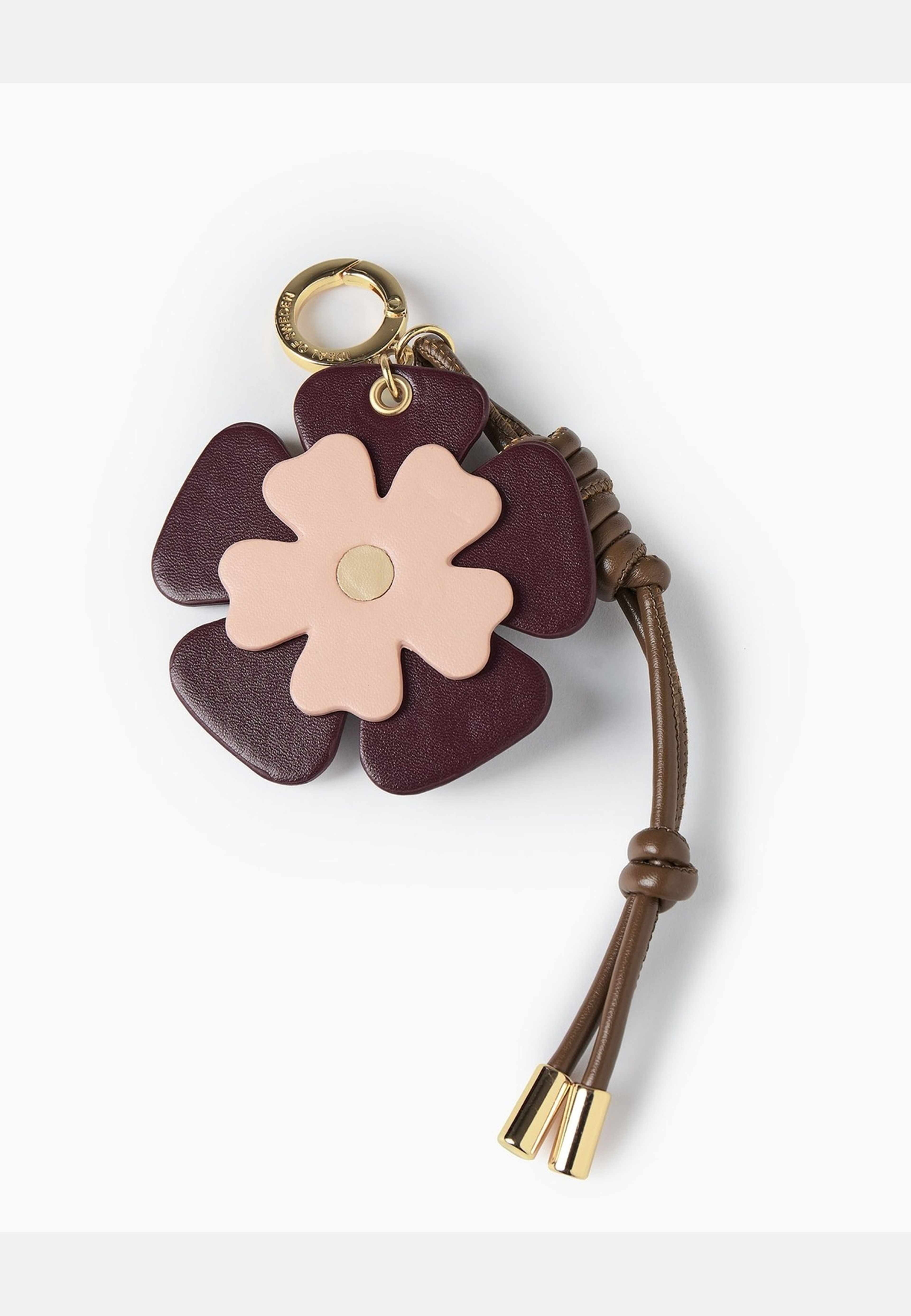 Bag Charm, från Ideal Of Sweden, i färgen purple. Klicka för att öppna bilden i stort format