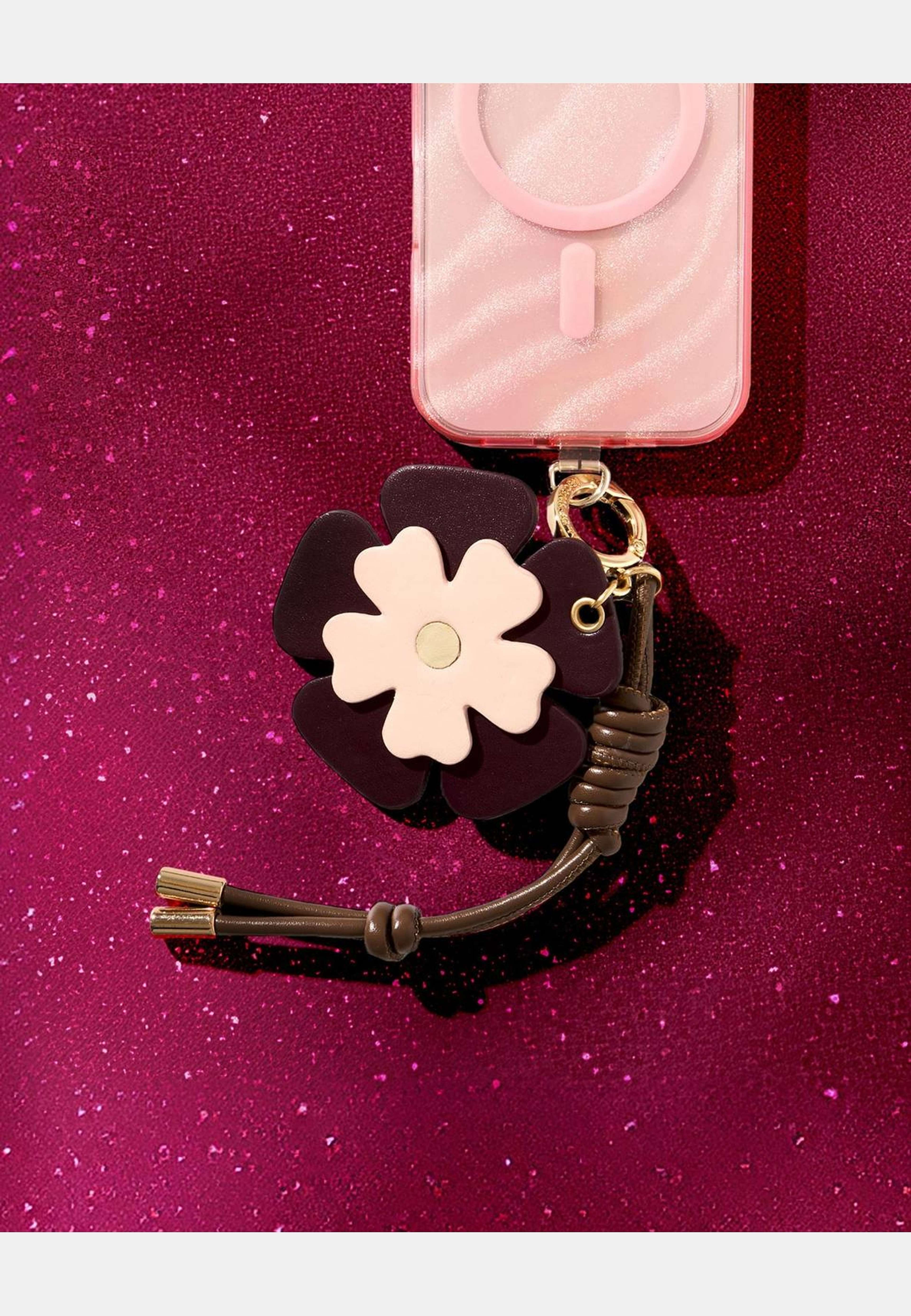 Bag Charm, från Ideal Of Sweden, i färgen purple. Klicka för att öppna bilden i stort format