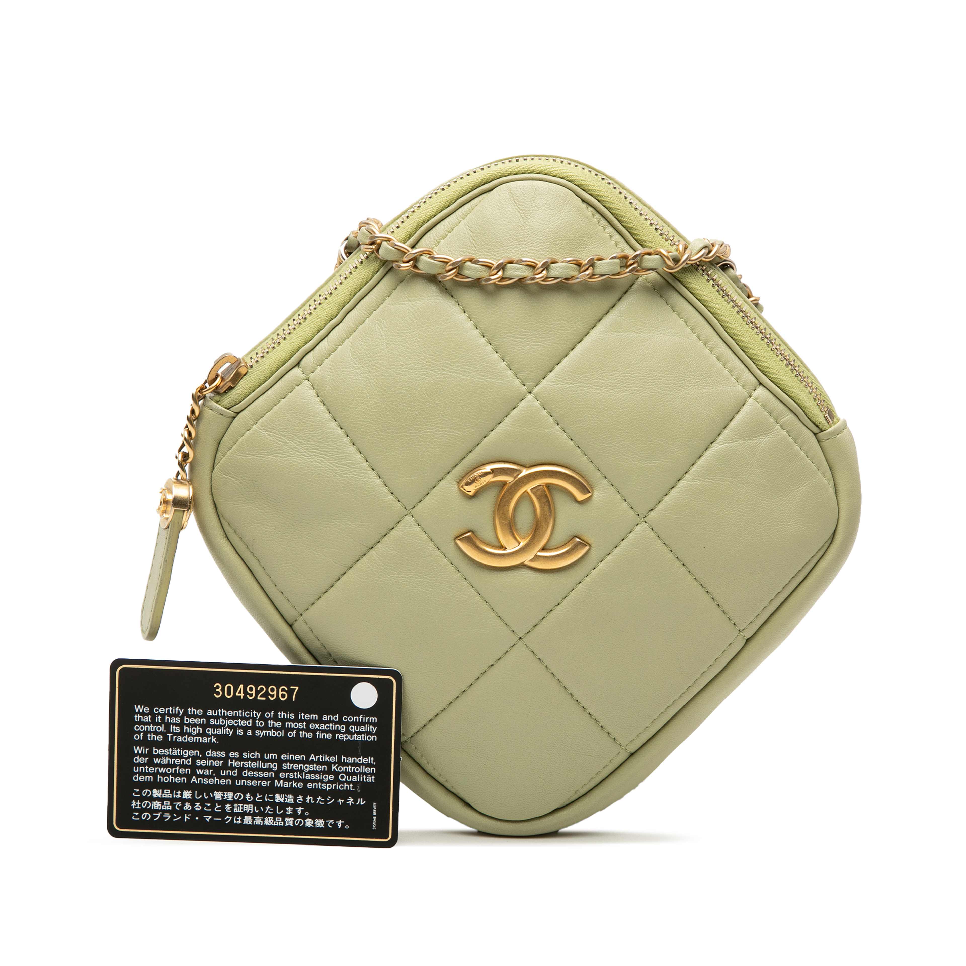 Chanel Cc Quilted Lambskin Diamond Clutch With Chain, från Luxclusif, i färgen grön. Klicka för att öppna bilden i stort format