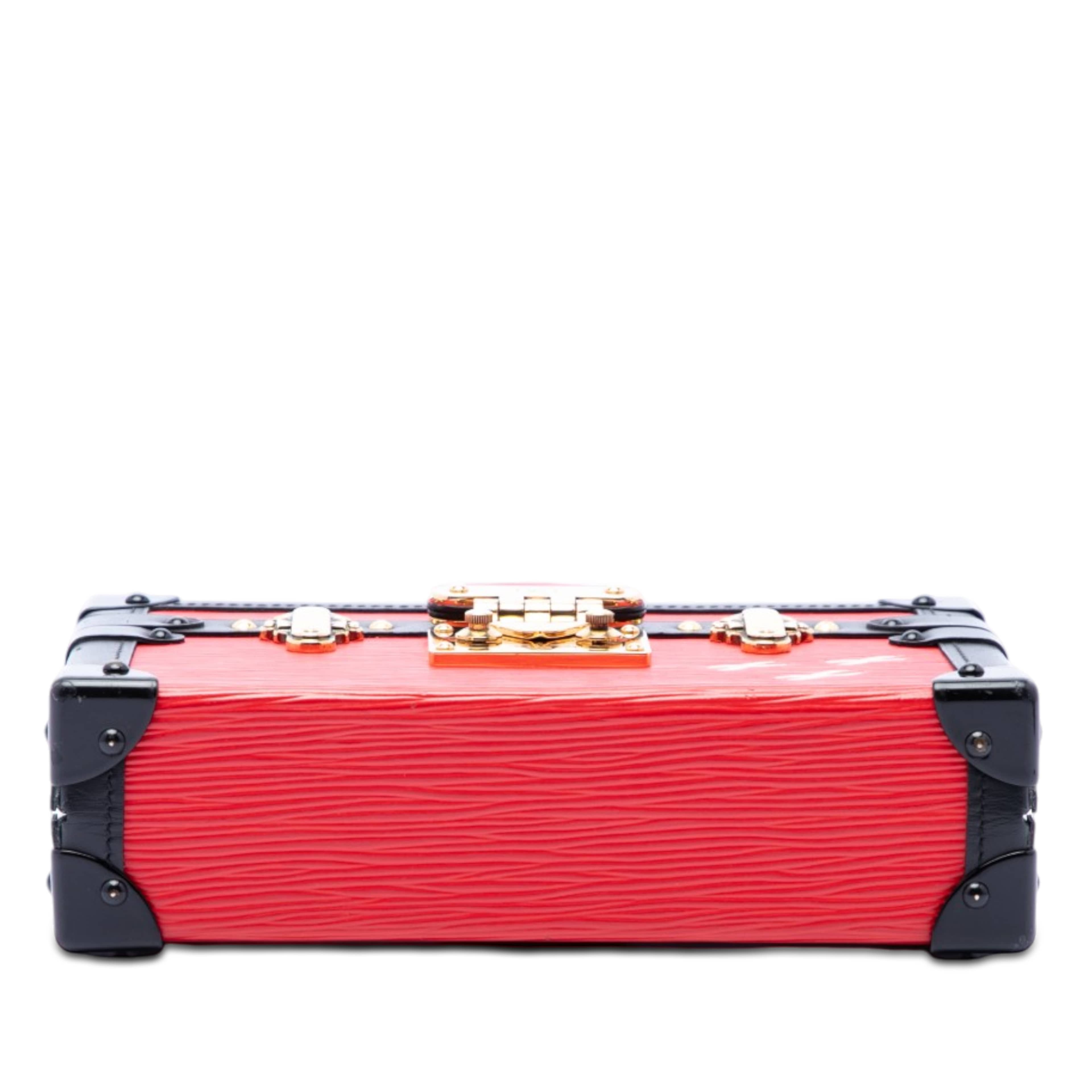 Louis Vuitton Epi Petit Malle, från Luxclusif, i färgen red. Klicka för att öppna bilden i stort format