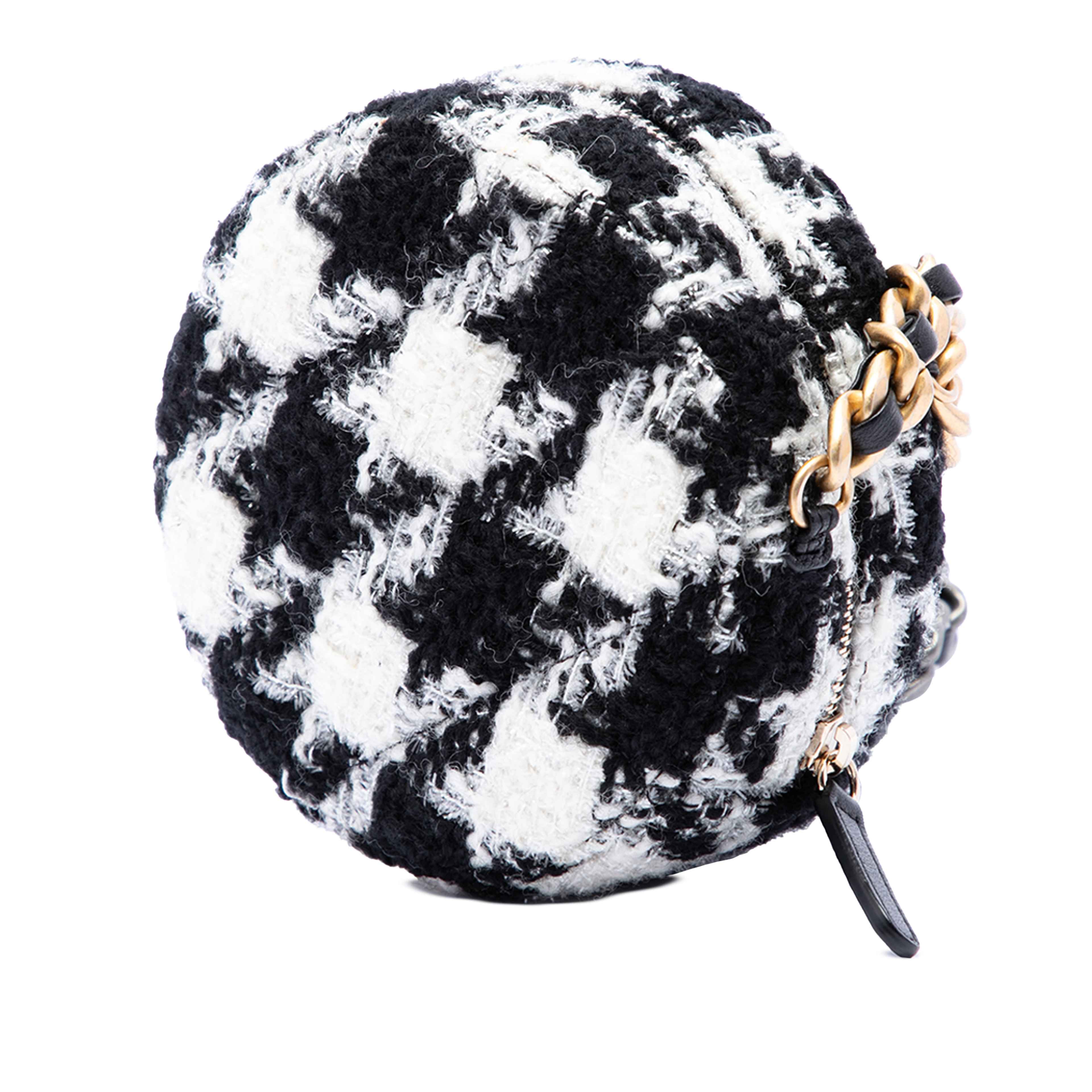 Chanel Tweed 19 Round Clutch With Chain And Coin Purse, från Luxclusif, i färgen vit. Klicka för att öppna bilden i stort format