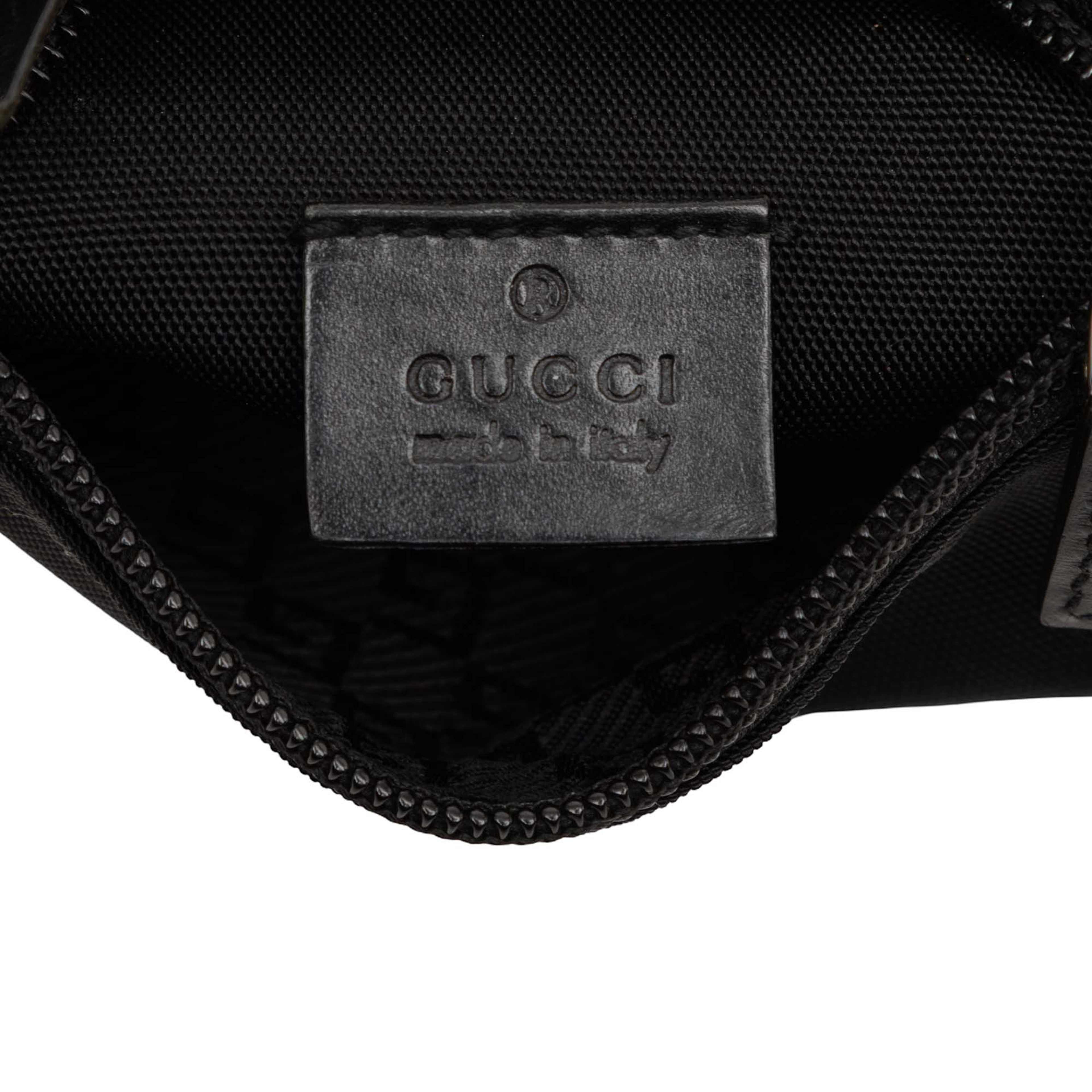 Gucci Nylon Double Pocket Belt Bag, från Luxclusif, i färgen svart. Klicka för att öppna bilden i stort format