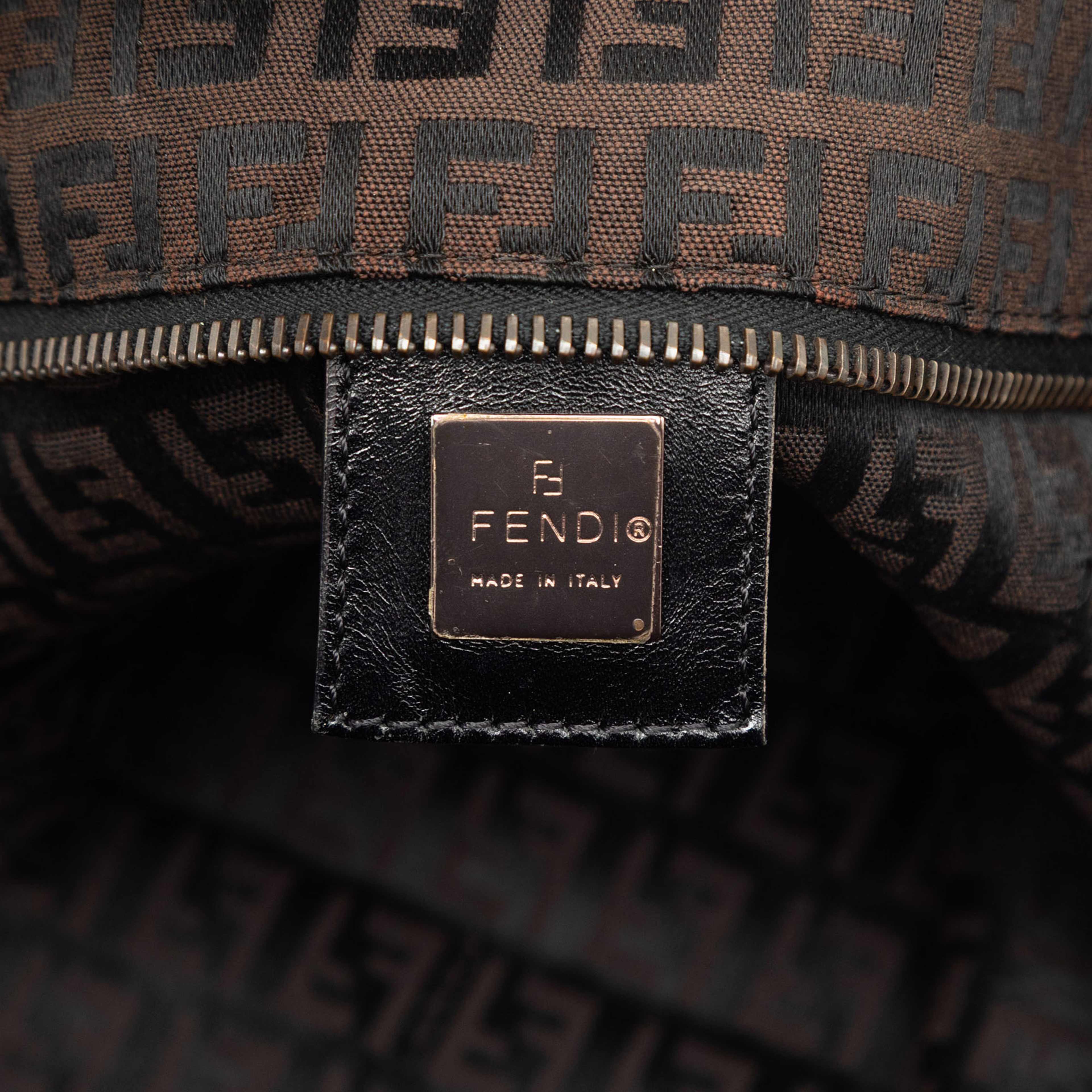 Fendi Zucchino Canvas Tote, från Luxclusif, i färgen dark brown. Klicka för att öppna bilden i stort format