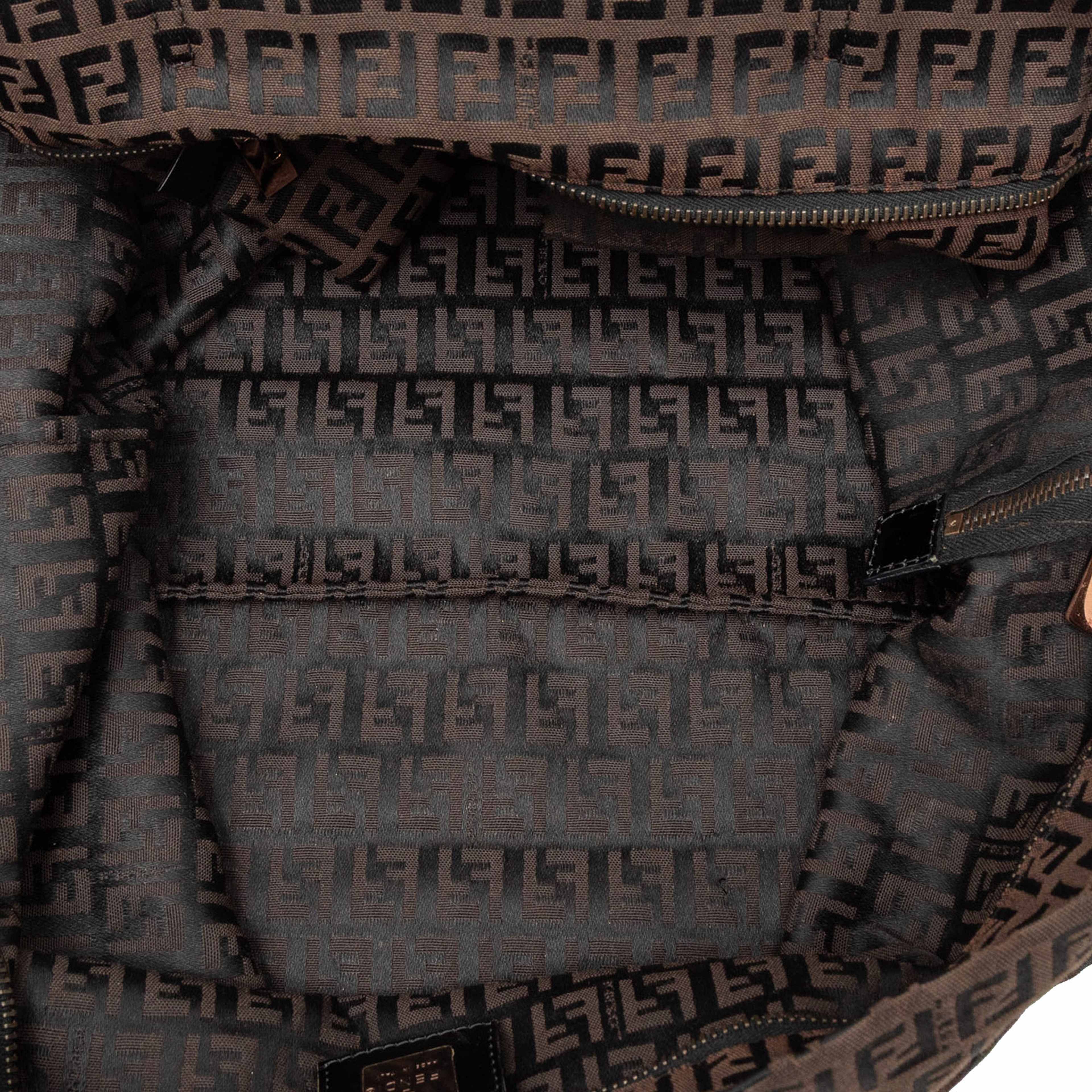 Fendi Zucchino Canvas Tote, från Luxclusif, i färgen dark brown. Klicka för att öppna bilden i stort format