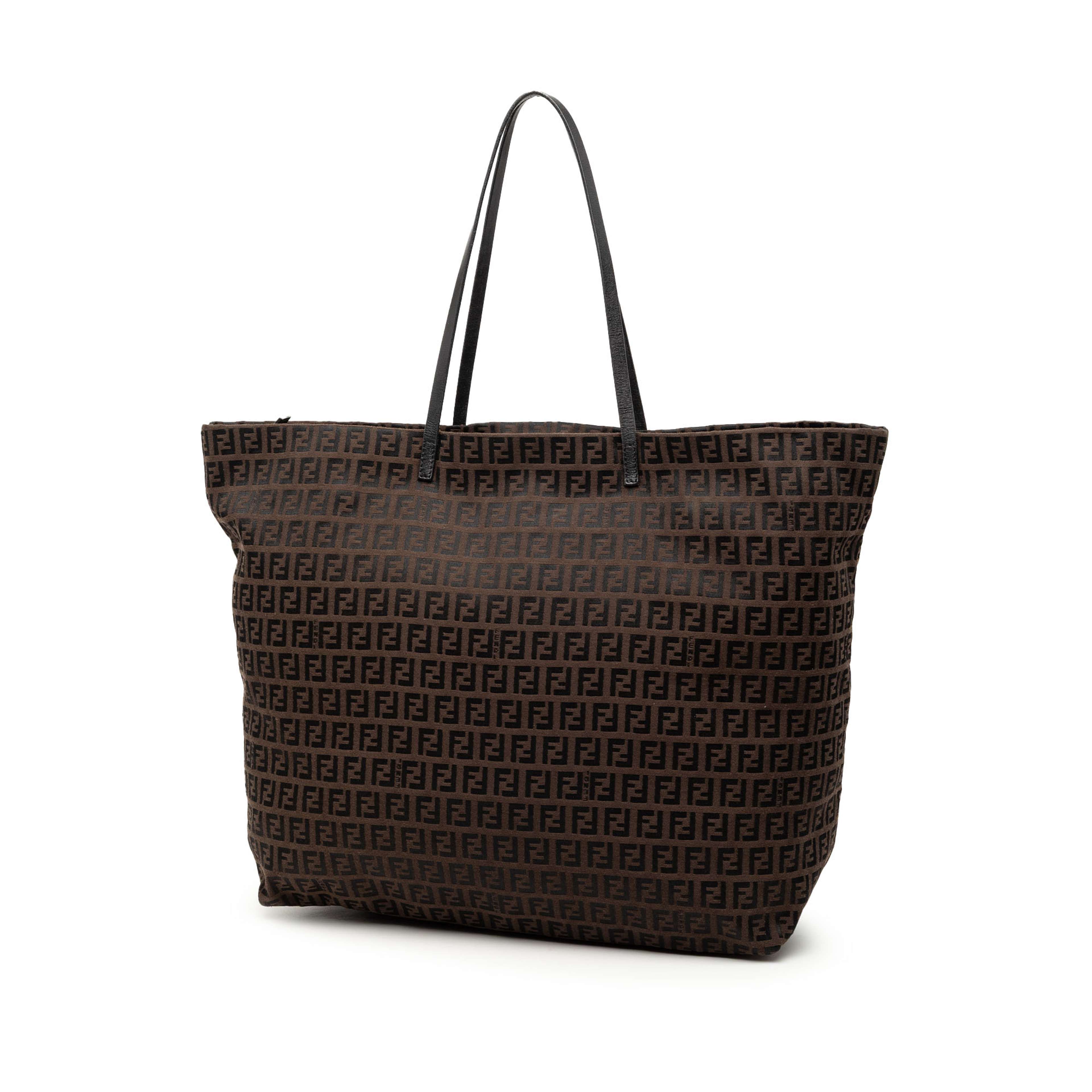 Fendi Zucchino Canvas Tote, från Luxclusif, i färgen dark brown. Klicka för att öppna bilden i stort format