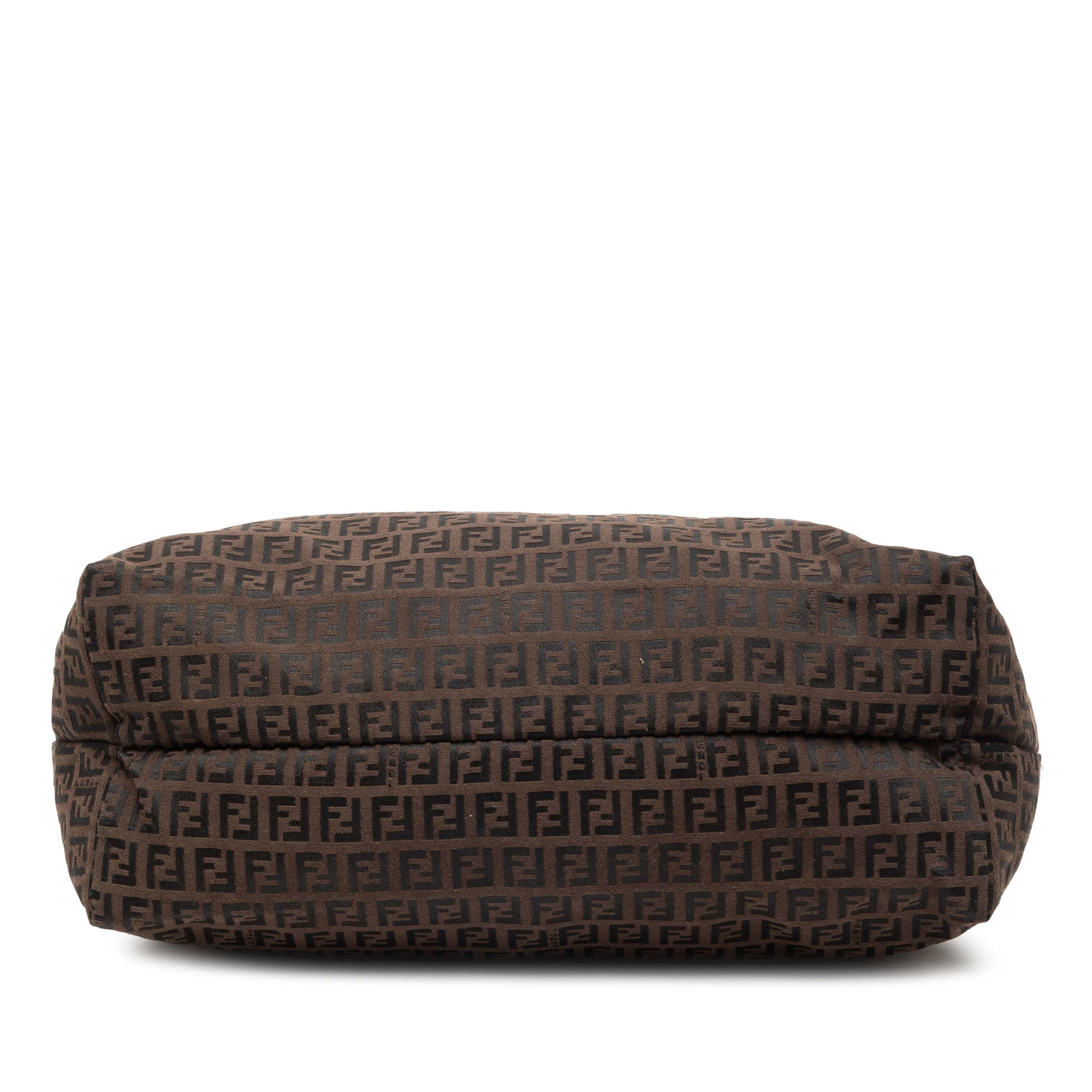 Fendi Zucchino Canvas Tote, från Luxclusif, i färgen dark brown. Klicka för att öppna bilden i stort format