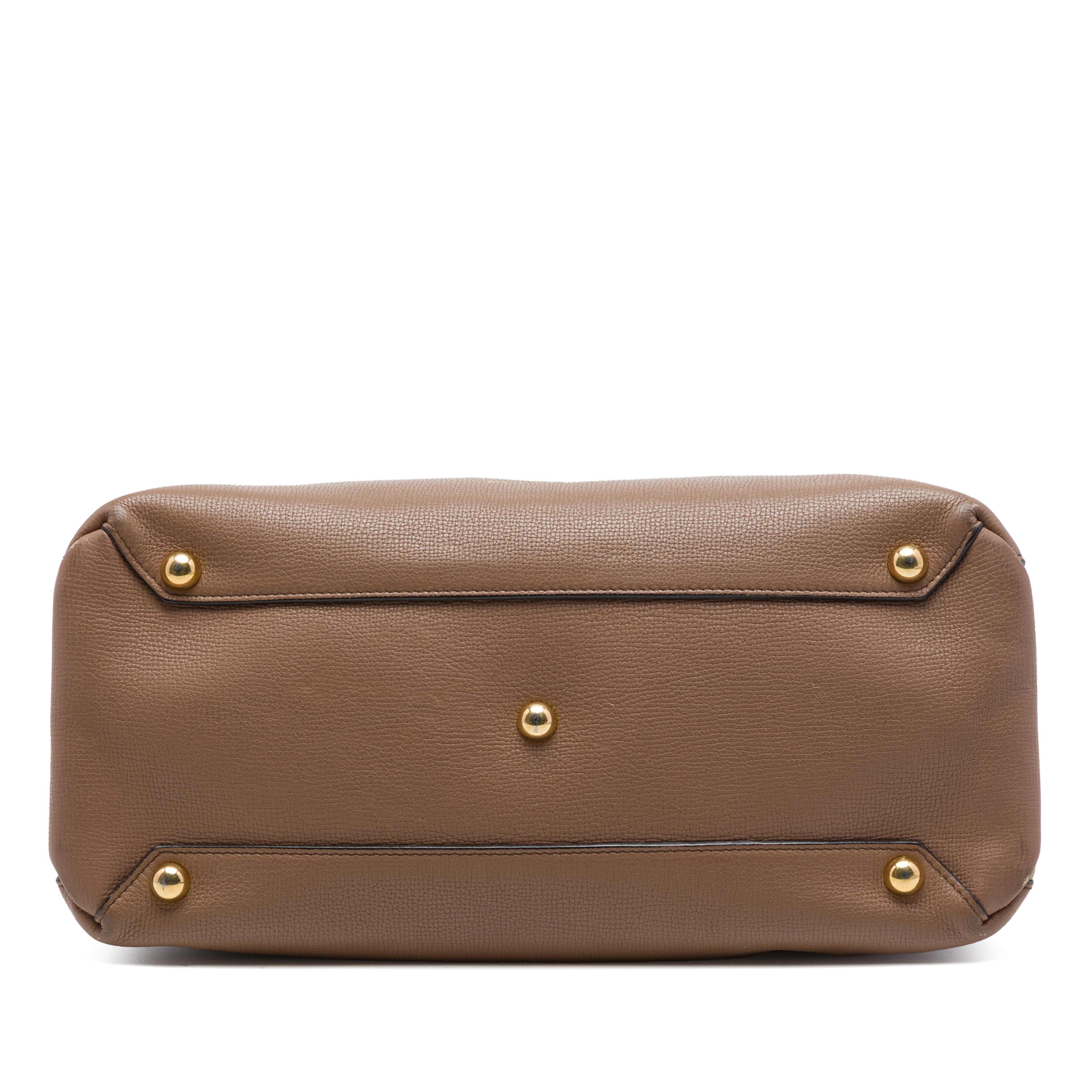 Burberry Medium Calfskin And House Check Banner Satchel, från Luxclusif, i färgen brun. Klicka för att öppna bilden i stort format