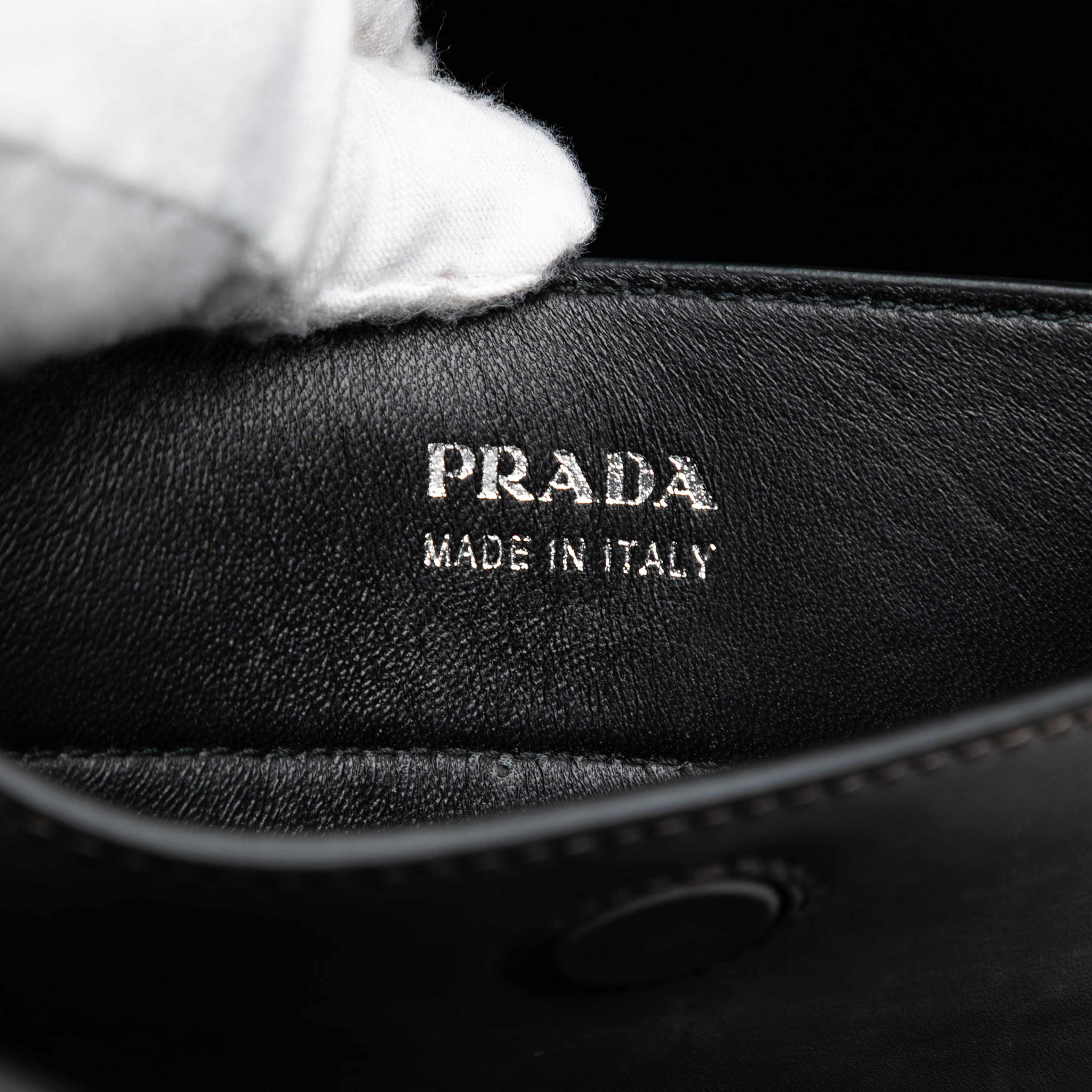 Prada Large City Calf Double Satchel, från Luxclusif, i färgen grå. Klicka för att öppna bilden i stort format