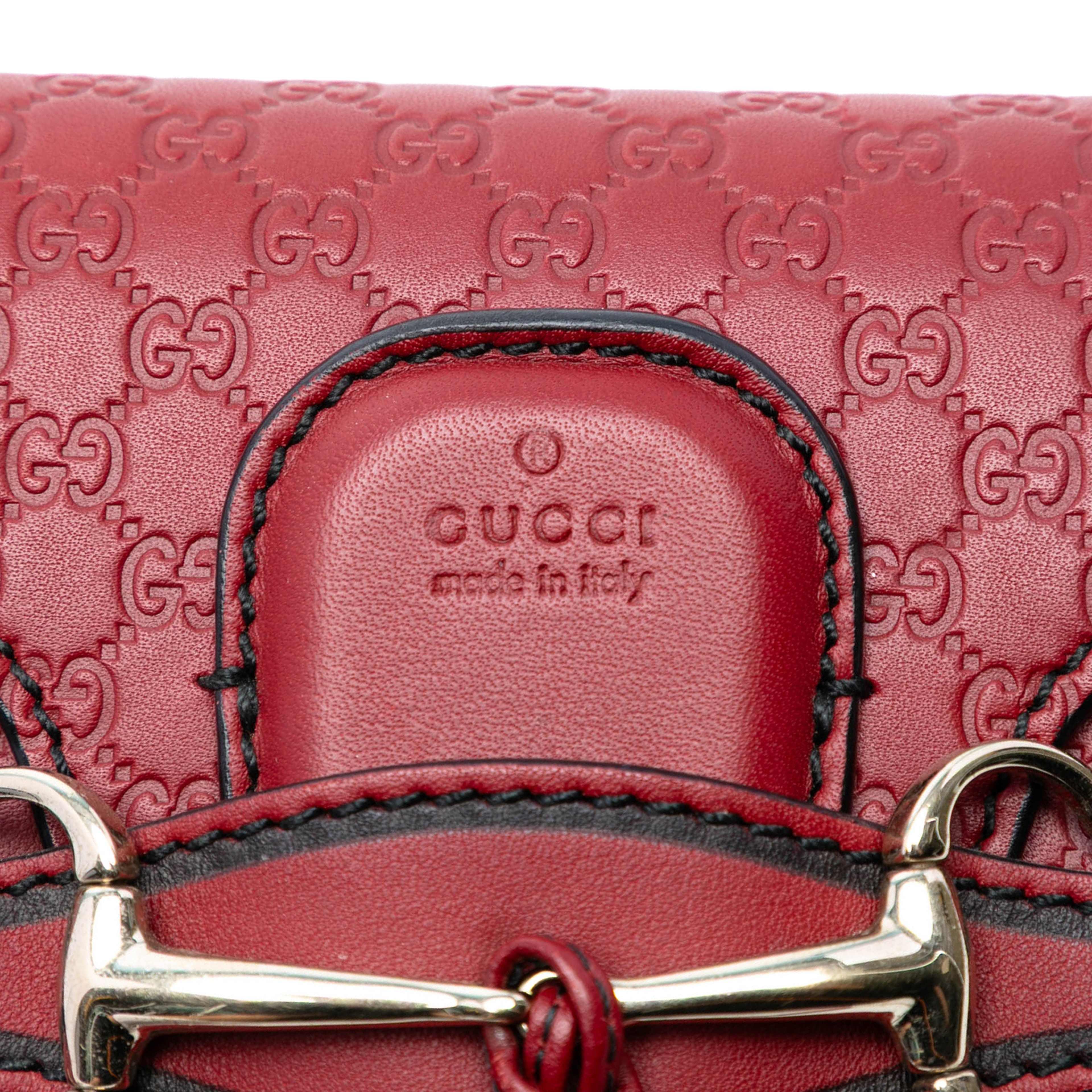 Gucci Mini Microguccissima Emily Crossbody, från Luxclusif, i färgen red. Klicka för att öppna bilden i stort format