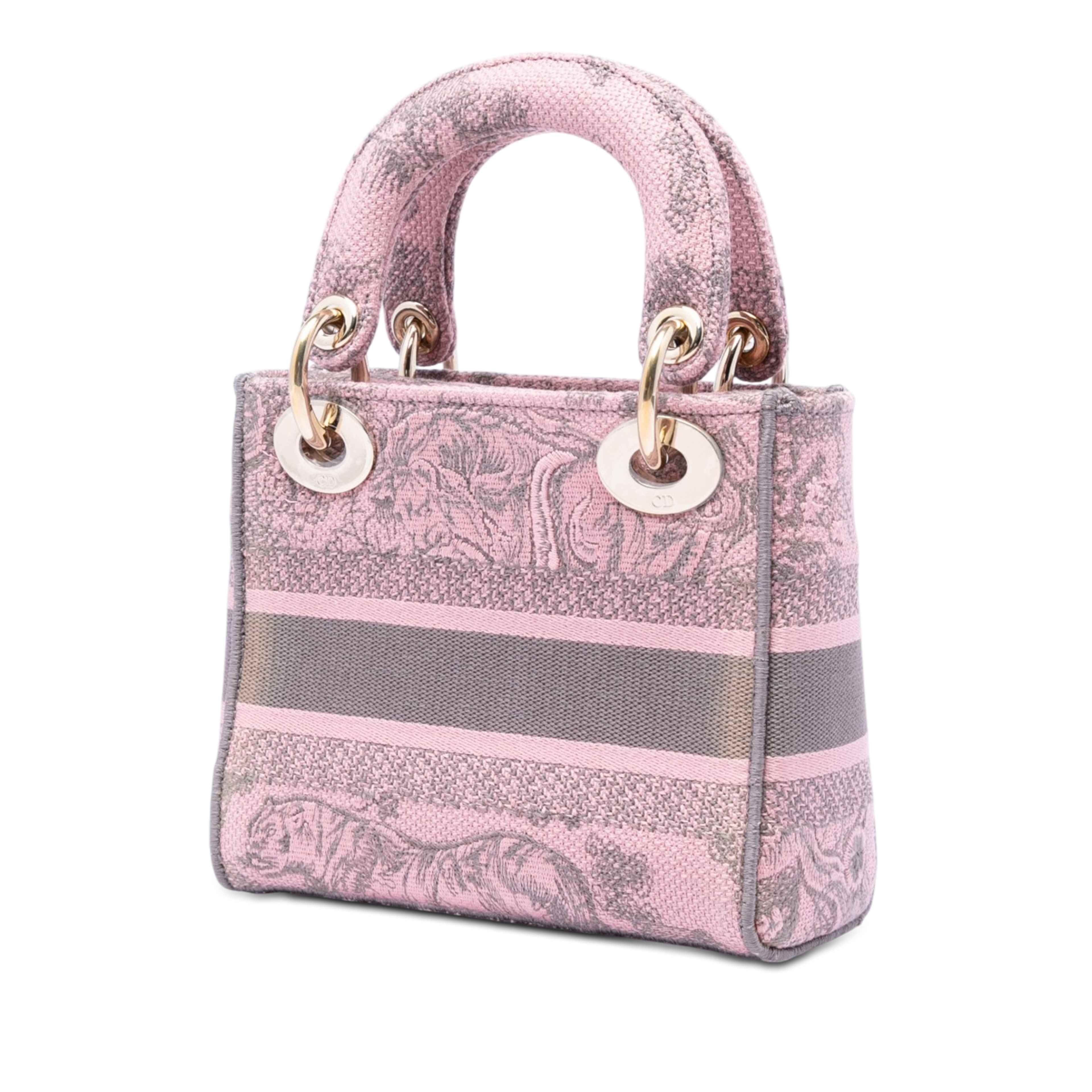 Dior Mini Embroidered Canvas Toile De Jouy Lady D Lite, från Luxclusif, i färgen rosa. Klicka för att öppna bilden i stort format