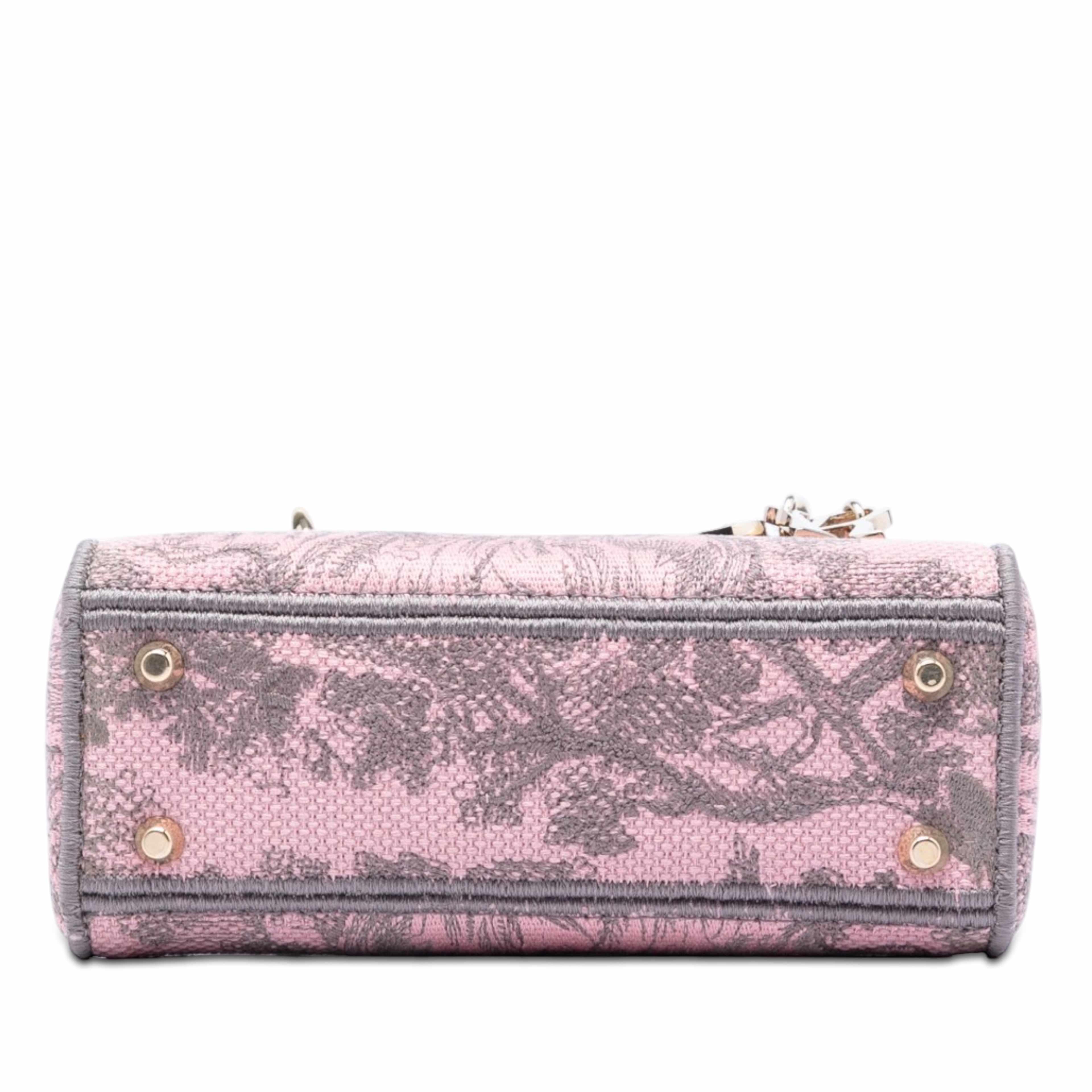 Dior Mini Embroidered Canvas Toile De Jouy Lady D Lite, från Luxclusif, i färgen rosa. Klicka för att öppna bilden i stort format