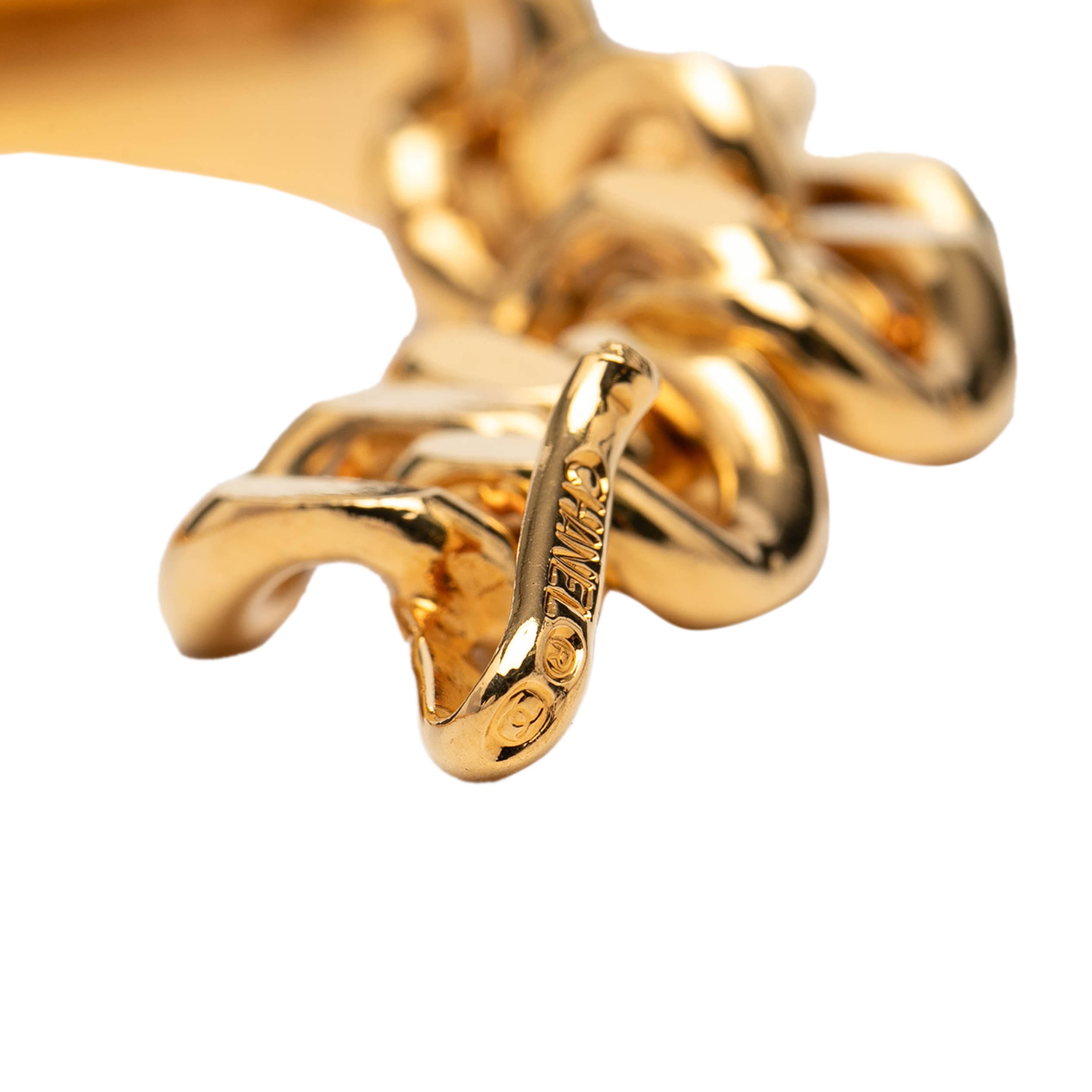 Chanel Cc Medallion Chain Link Belt, från Luxclusif, i färgen gold. Klicka för att öppna bilden i stort format