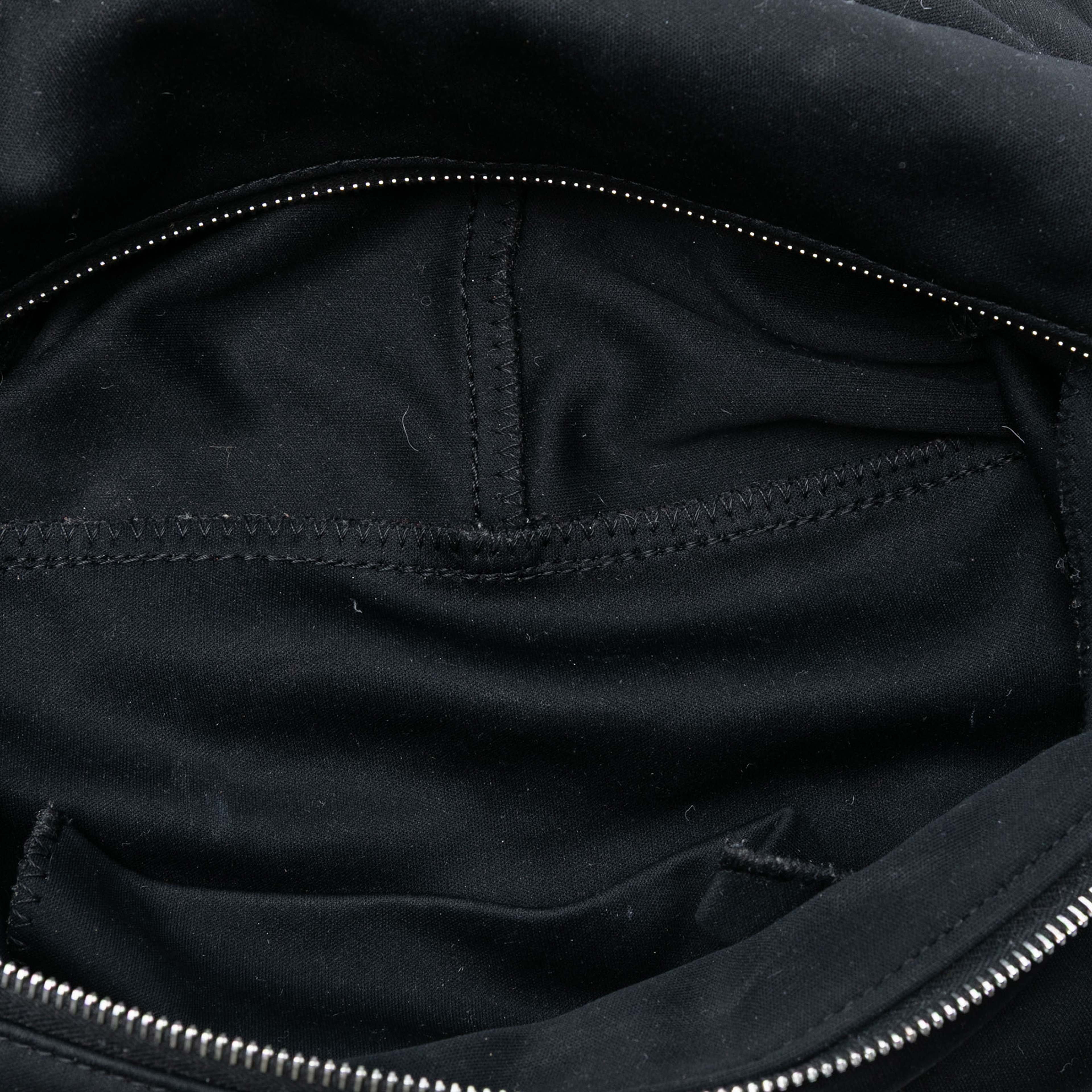 Fendi Canvas Mamma Baguette, från Luxclusif, i färgen black. Klicka för att öppna bilden i stort format