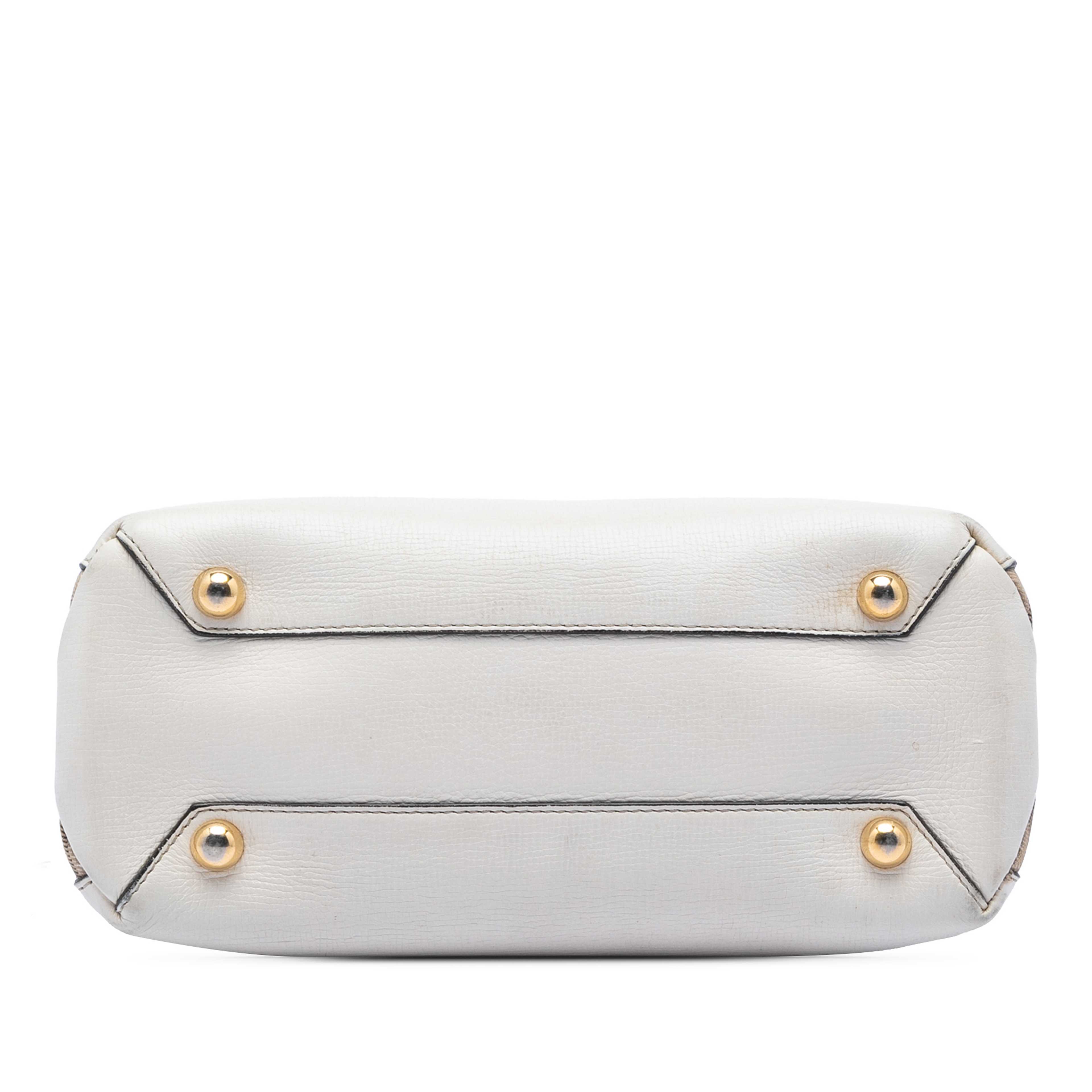 Burberry Small Leather And House Check Banner Satchel, från Luxclusif, i färgen white. Klicka för att öppna bilden i stort format