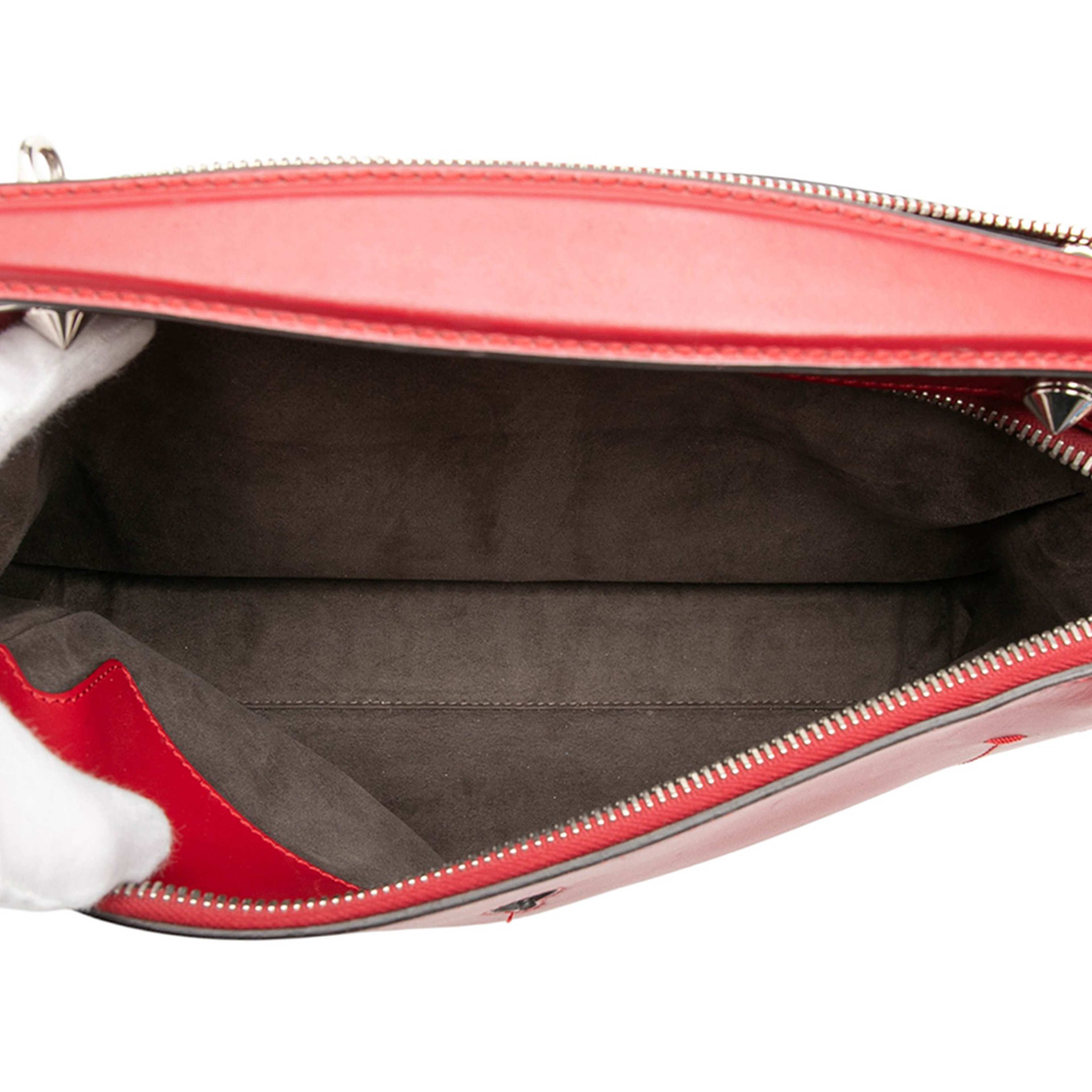 Fendi Medium Leather Dotcom Satchel, från Luxclusif, i färgen red. Klicka för att öppna bilden i stort format