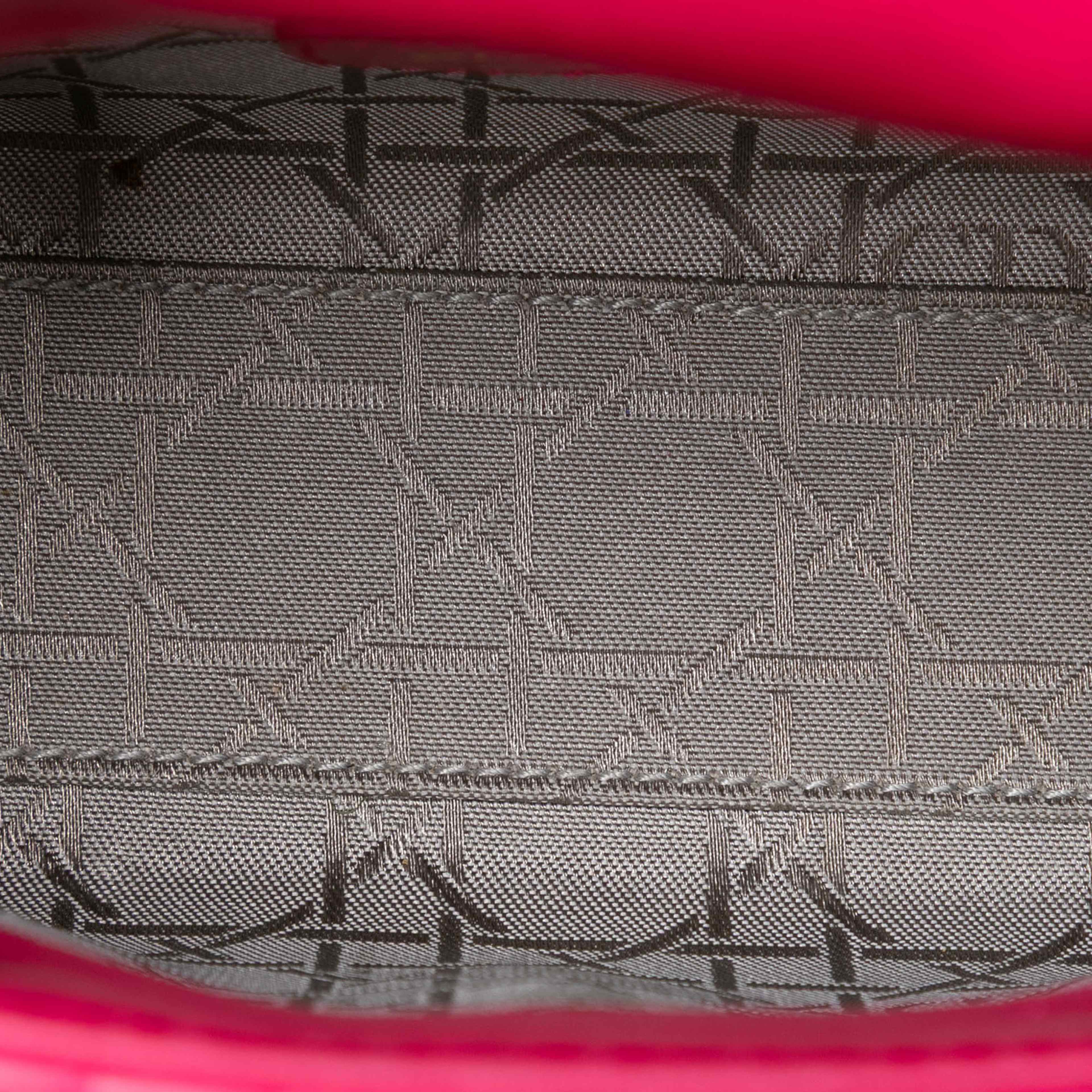 Dior Mini Lambskin Cannage Lady Dior, från Luxclusif, i färgen hot pink. Klicka för att öppna bilden i stort format