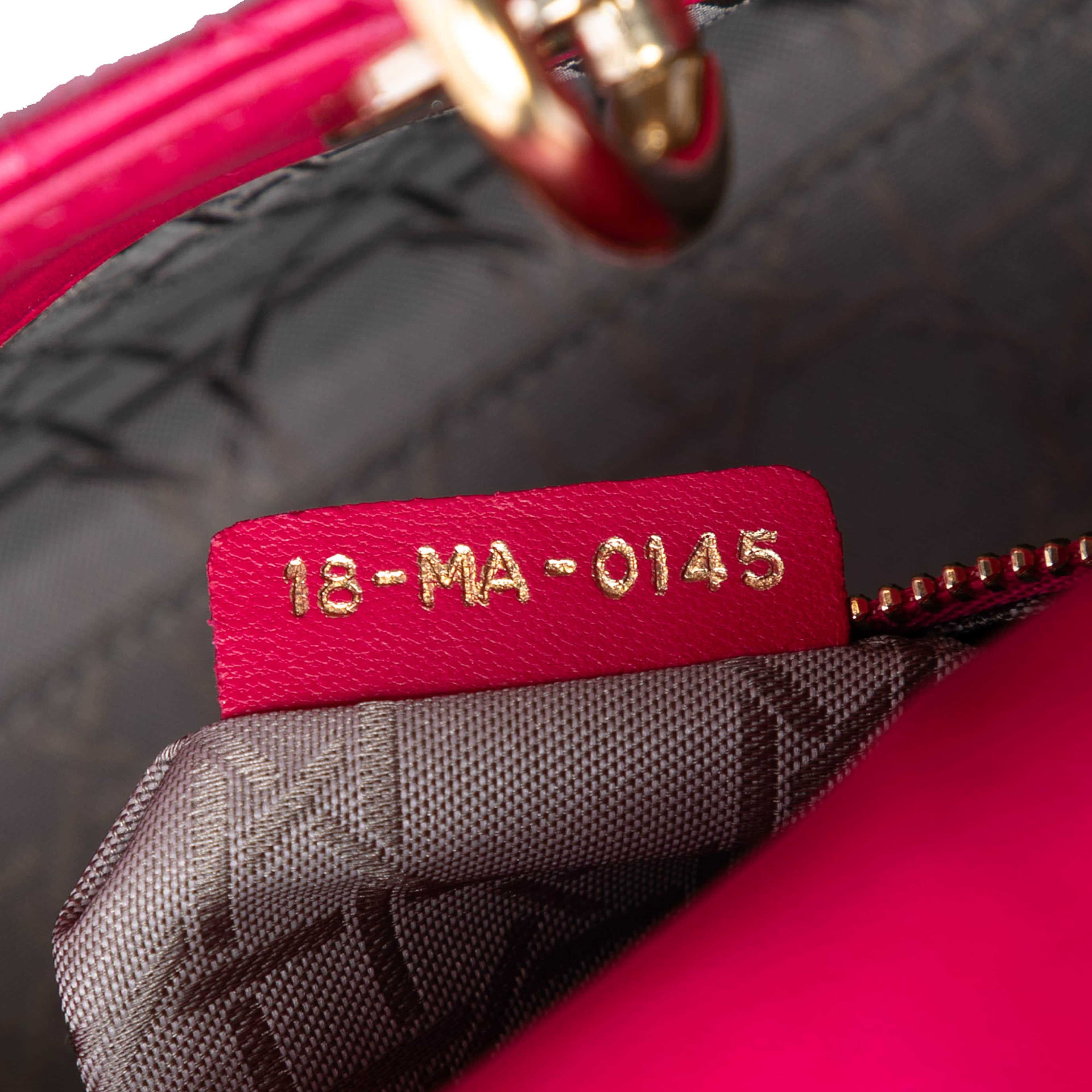 Dior Mini Lambskin Cannage Lady Dior, från Luxclusif, i färgen rosa. Klicka för att öppna bilden i stort format
