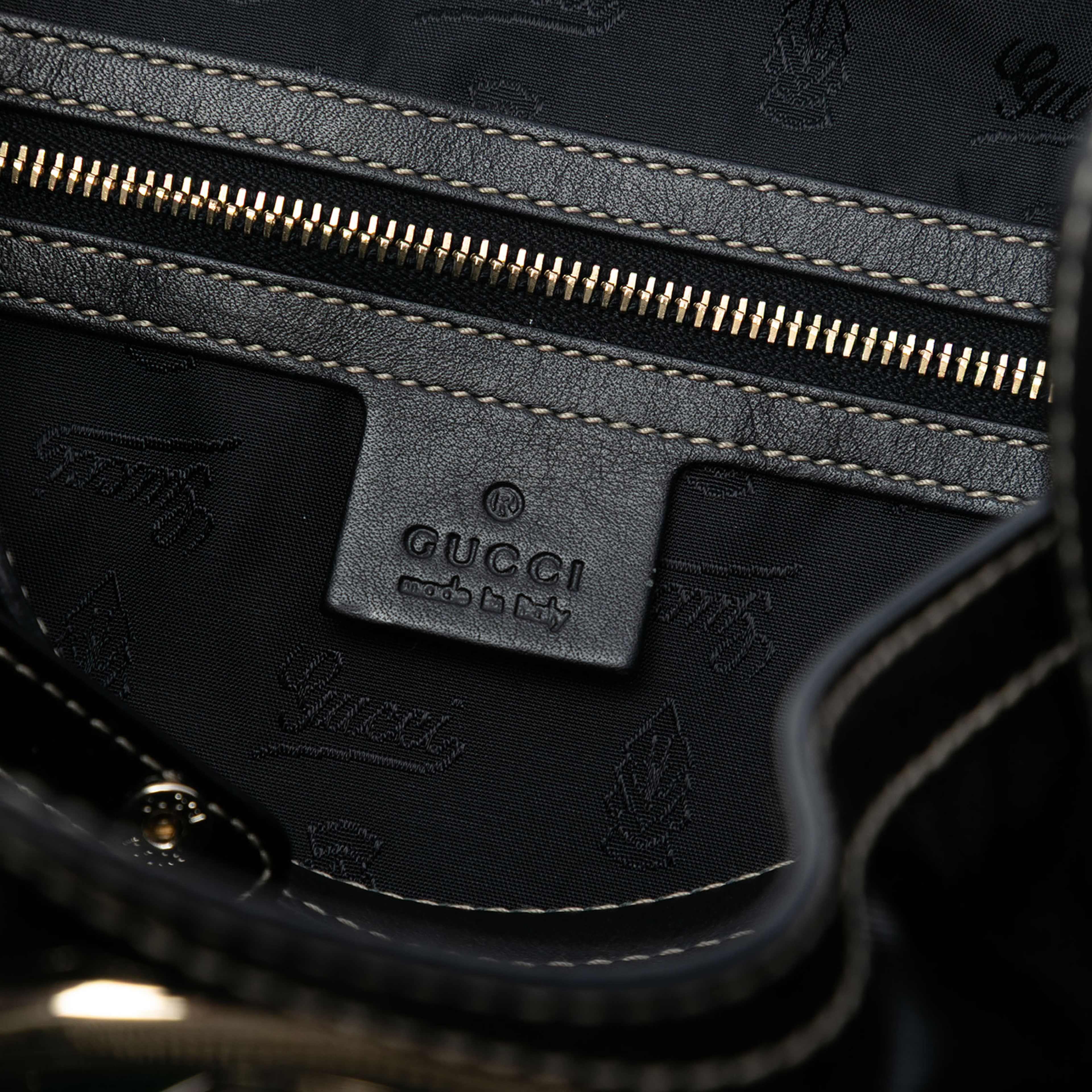 Gucci Patent Dialux Britt Web Tote, från Luxclusif, i färgen black. Klicka för att öppna bilden i stort format