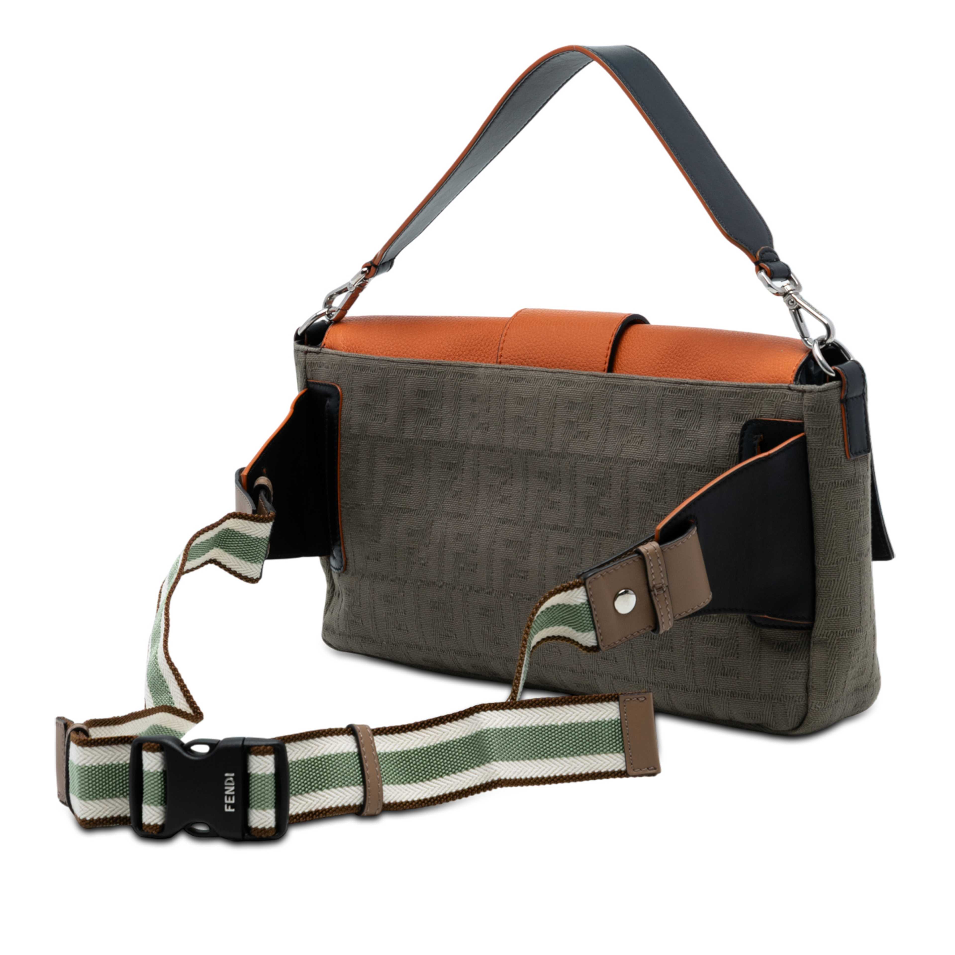 Fendi Large Zucca Canvas And Leather Convertible Belt Baguette, från Luxclusif, i färgen brown. Klicka för att öppna bilden i stort format