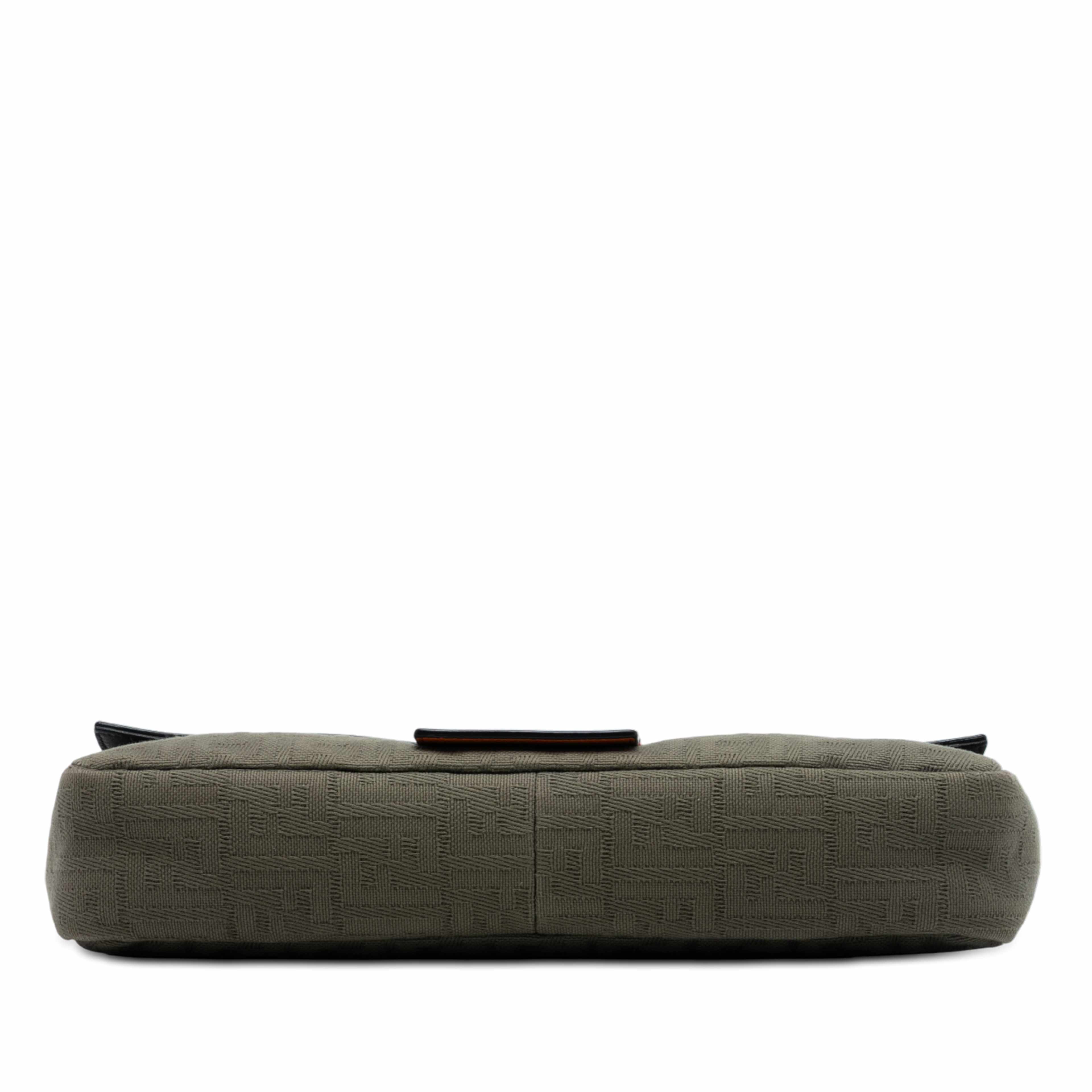 Fendi Large Zucca Canvas And Leather Convertible Belt Baguette, från Luxclusif, i färgen brown. Klicka för att öppna bilden i stort format