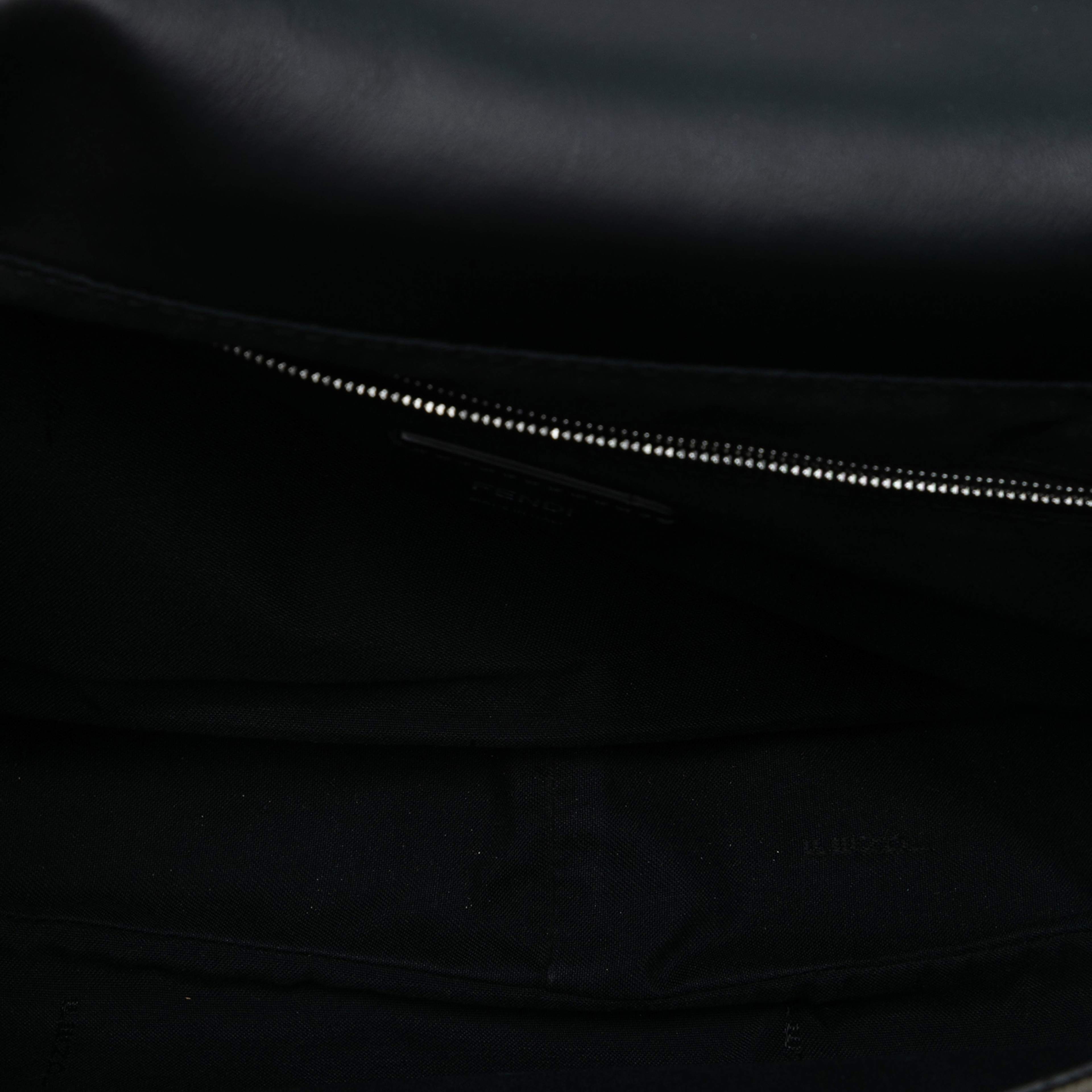 Fendi Large Zucca Canvas And Leather Convertible Belt Baguette, från Luxclusif, i färgen brown. Klicka för att öppna bilden i stort format