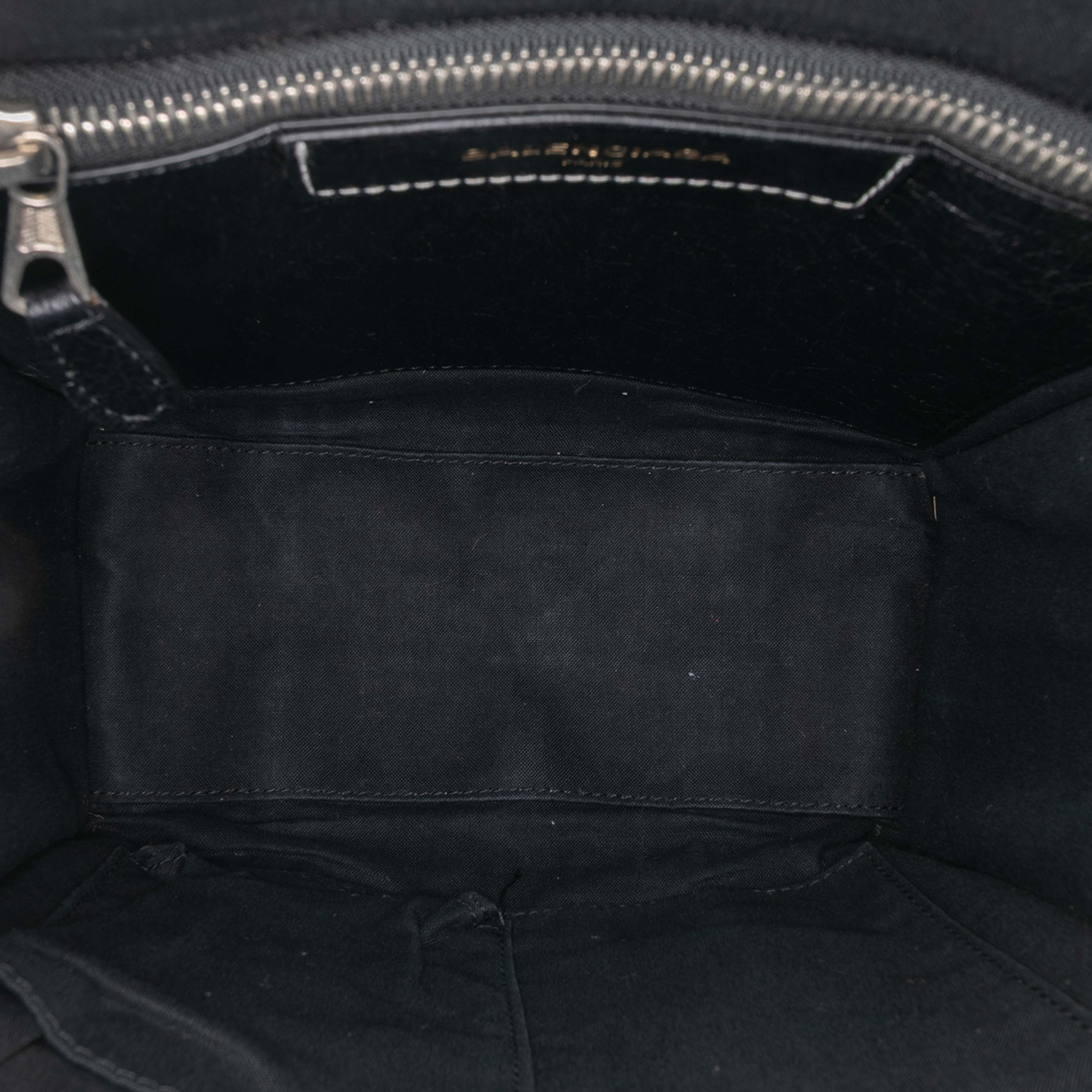 Balenciaga Xs Lambskin Bazar Shopper Satchel, från Luxclusif, i färgen pink. Klicka för att öppna bilden i stort format