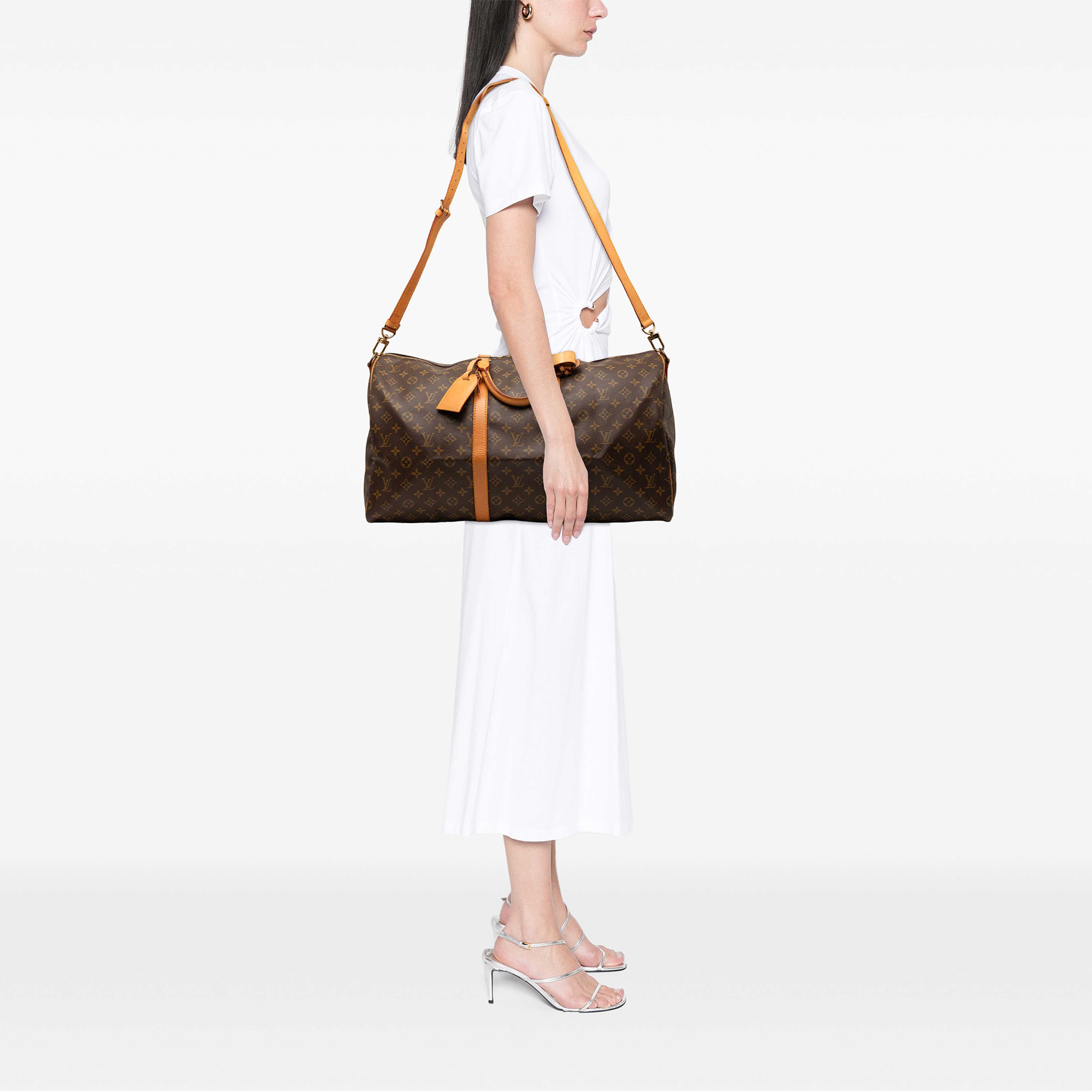 Louis Vuitton Monogram Keepall Bandouliere 55, från Luxclusif, i färgen brun. Klicka för att öppna bilden i stort format