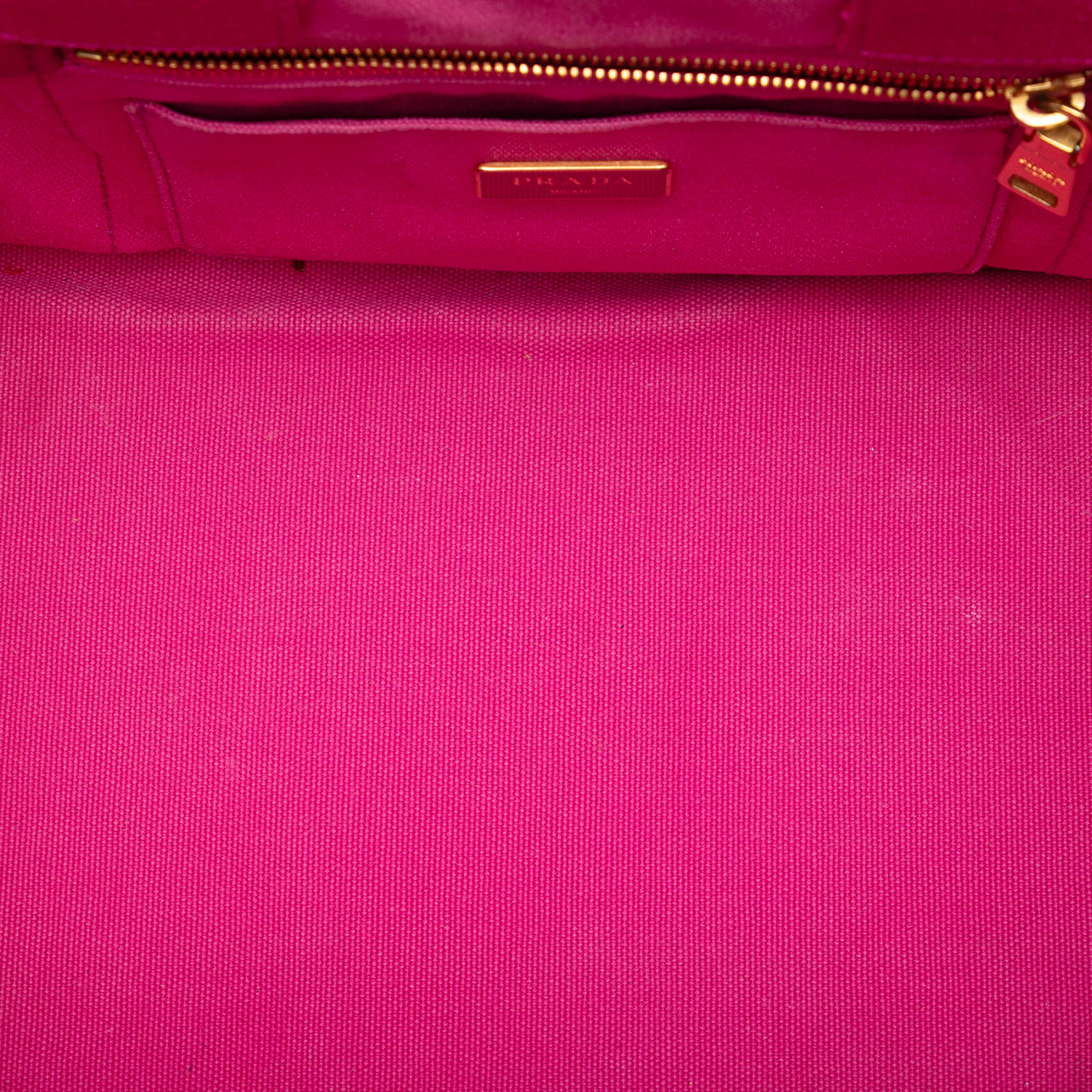 Prada Canvas Canapa Logo Satchel, från Luxclusif, i färgen hot pink. Klicka för att öppna bilden i stort format