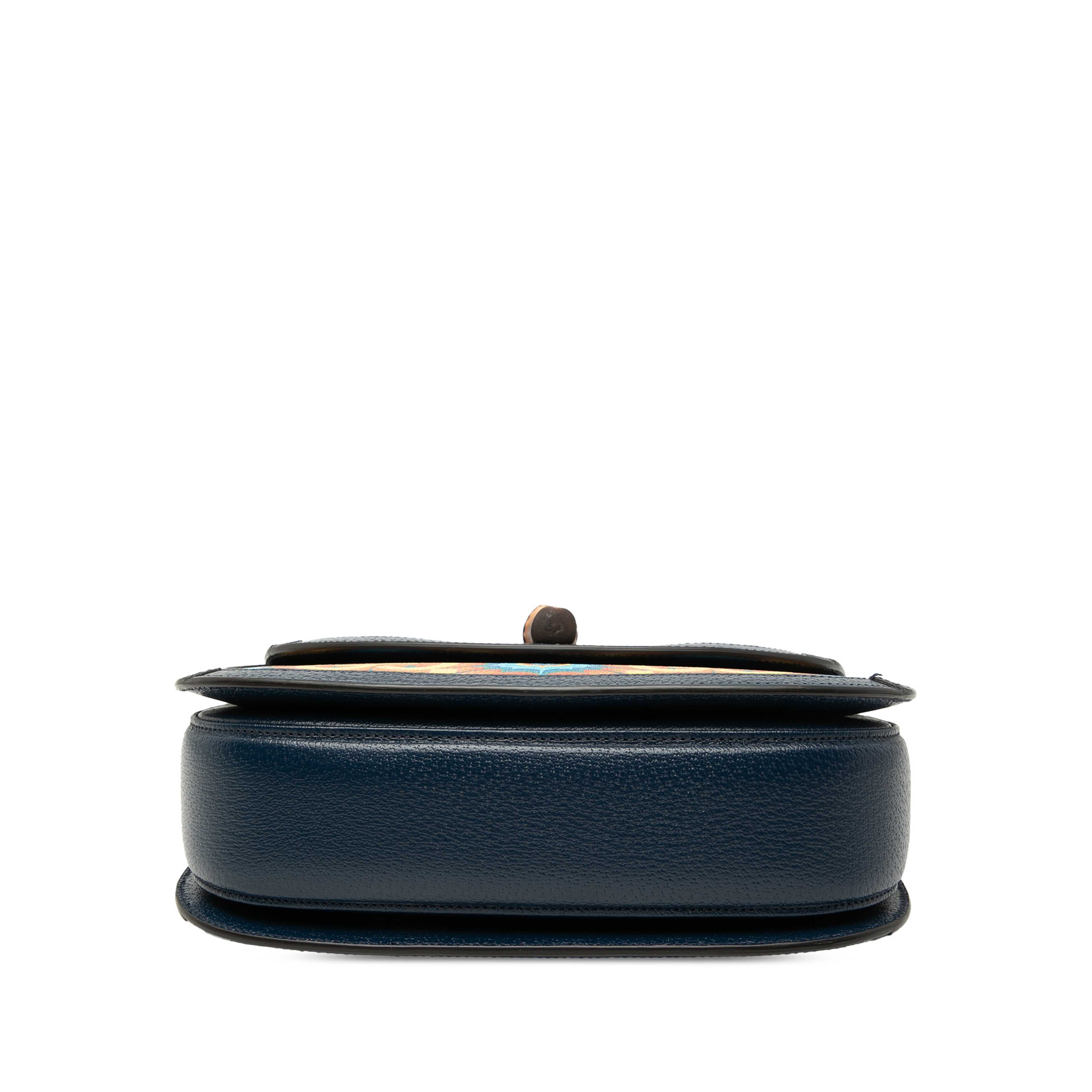 Gucci 100th Anniversary Medium Gg Coated Canvas Kaleidoscope 1947 Bamboo Top Handle Bag, från Luxclusif, i färgen blue. Klicka för att öppna bilden i stort format