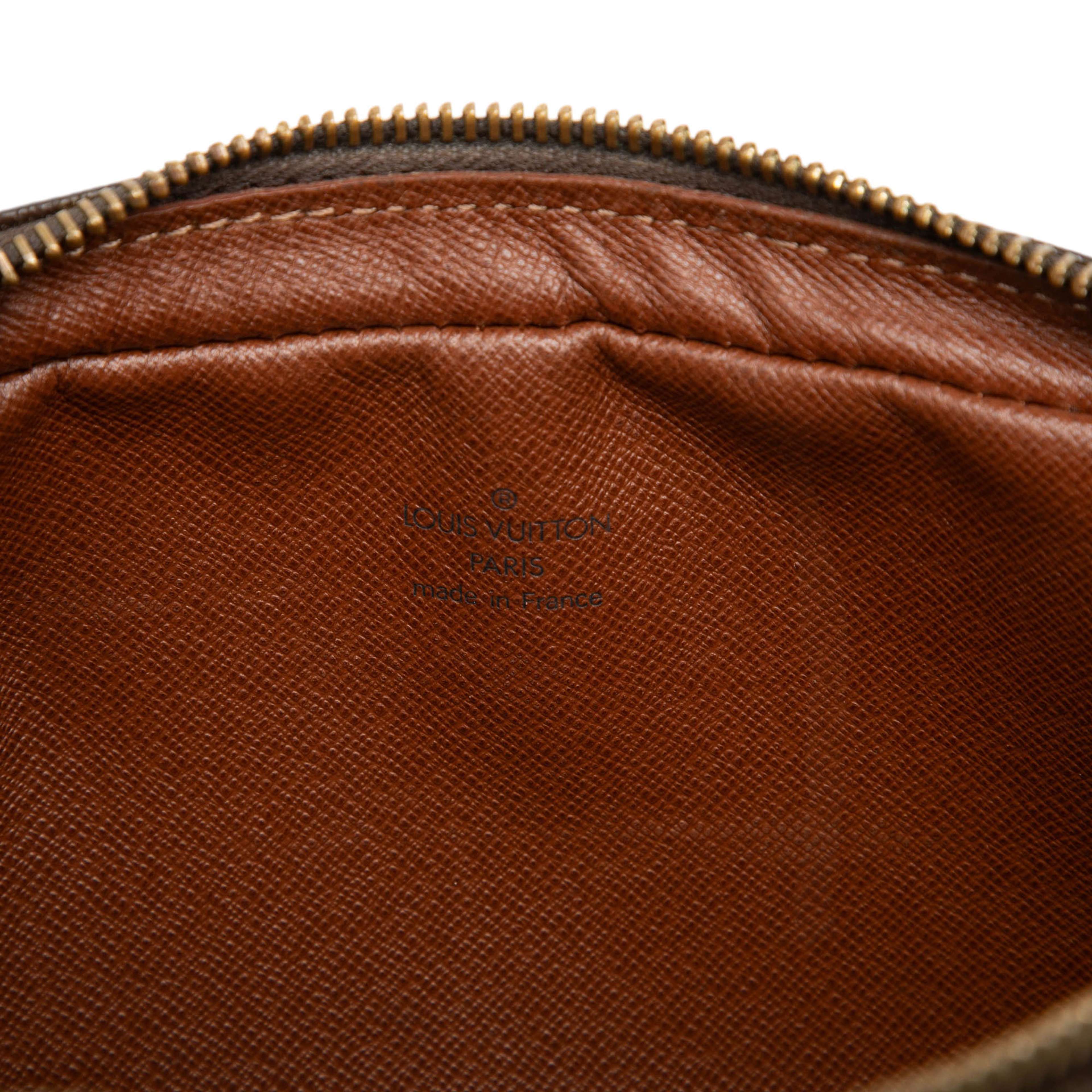 Louis Vuitton Monogram Pochette Marly Bandouliere, från Luxclusif, i färgen brun. Klicka för att öppna bilden i stort format