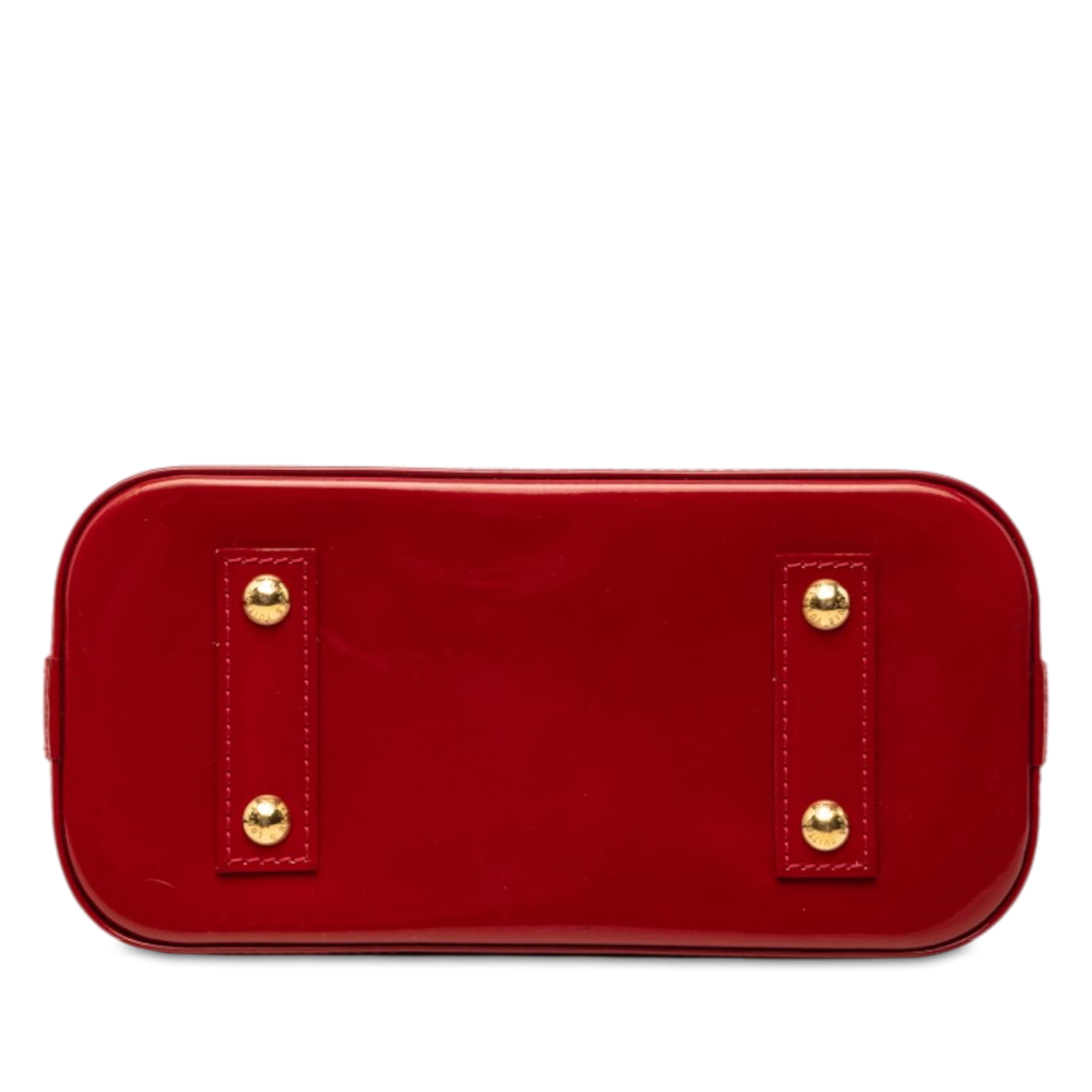 Louis Vuitton Monogram Vernis Alma Bb, från Luxclusif, i färgen röd. Klicka för att öppna bilden i stort format