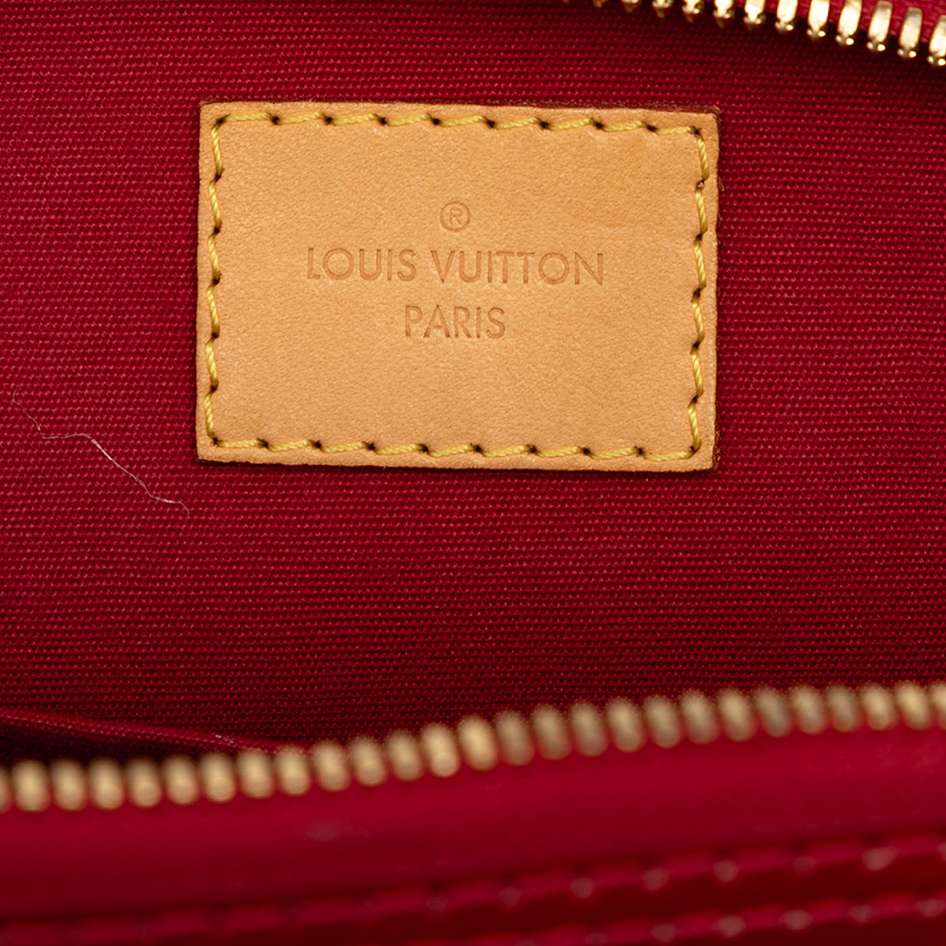 Louis Vuitton Monogram Vernis Alma Bb, från Luxclusif, i färgen röd. Klicka för att öppna bilden i stort format