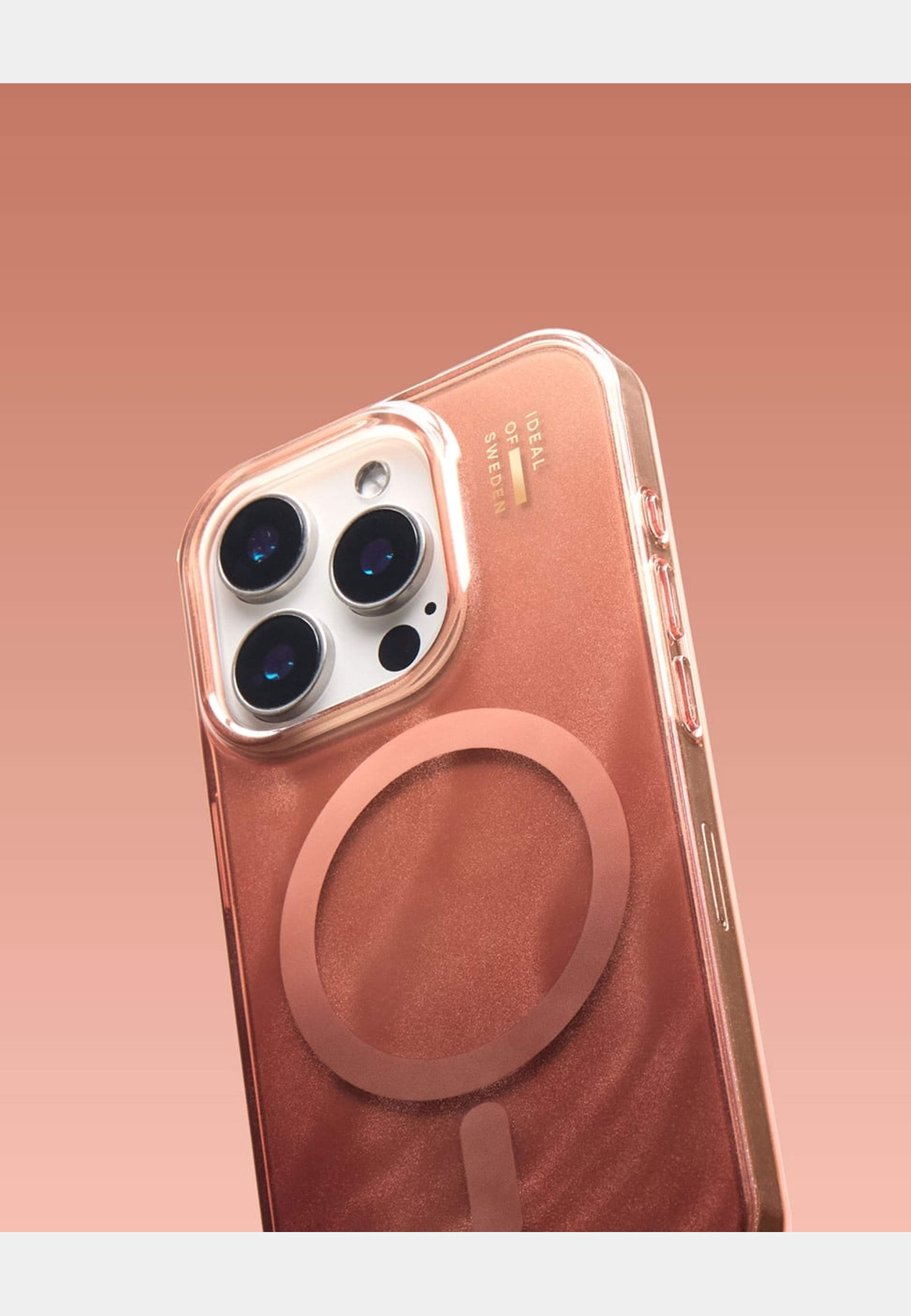 Clear Case Magsafe Iphone, från Ideal Of Sweden, i färgen brown. Klicka för att öppna bilden i stort format