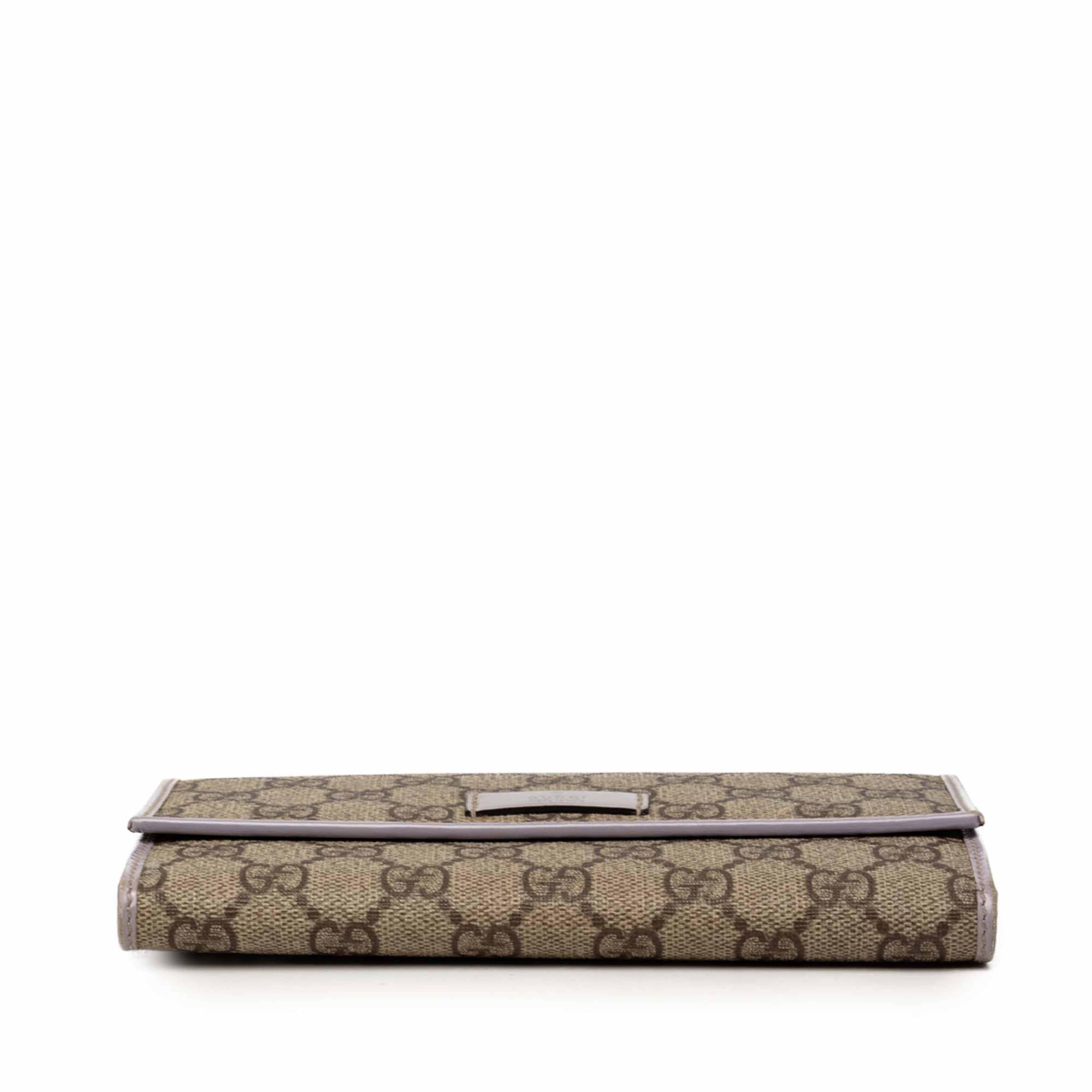 Gucci Gg Supreme Continental Flap Wallet, från Luxclusif, i färgen beige. Klicka för att öppna bilden i stort format
