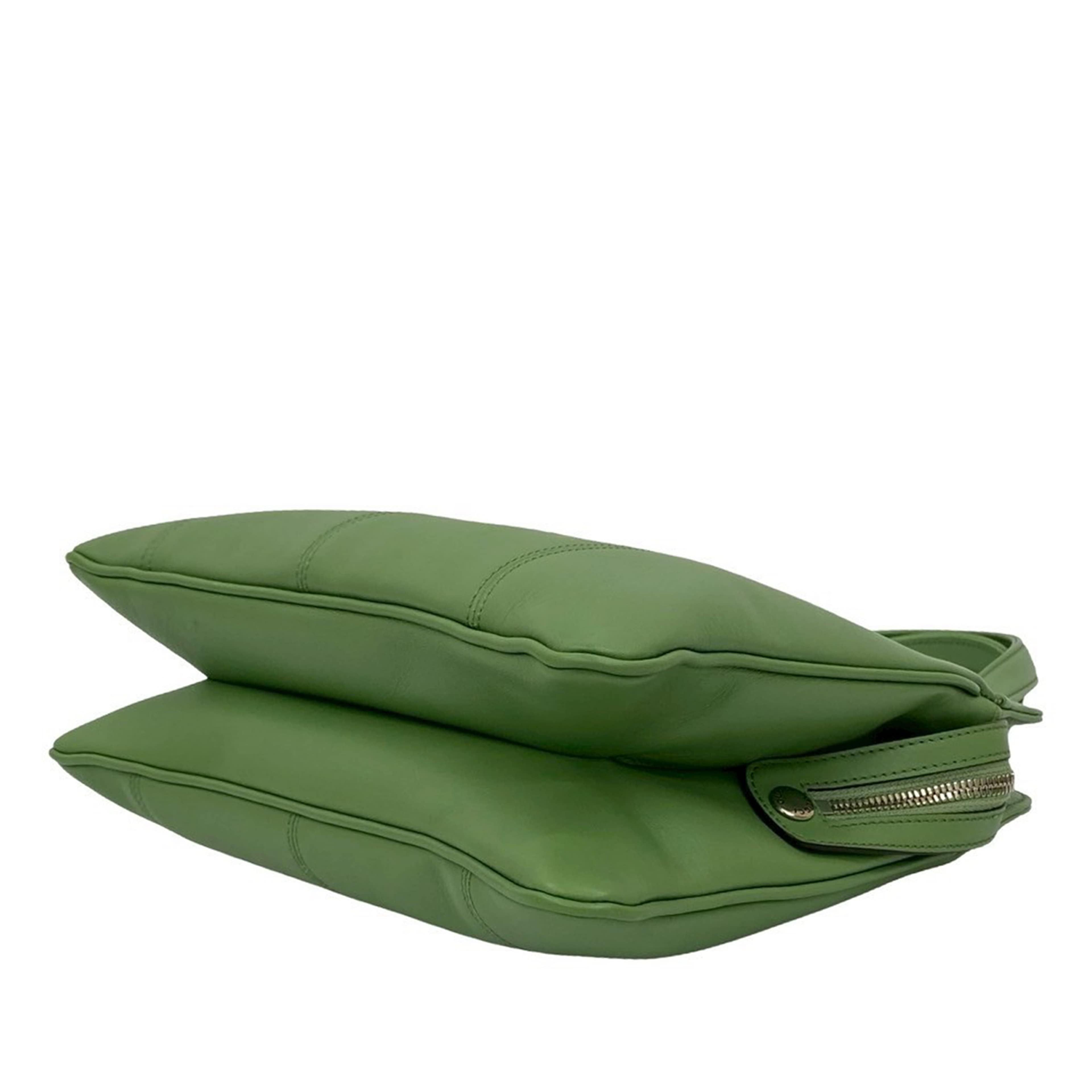 Gucci Small Leather Petite Gg Tote, från Luxclusif, i färgen light green. Klicka för att öppna bilden i stort format