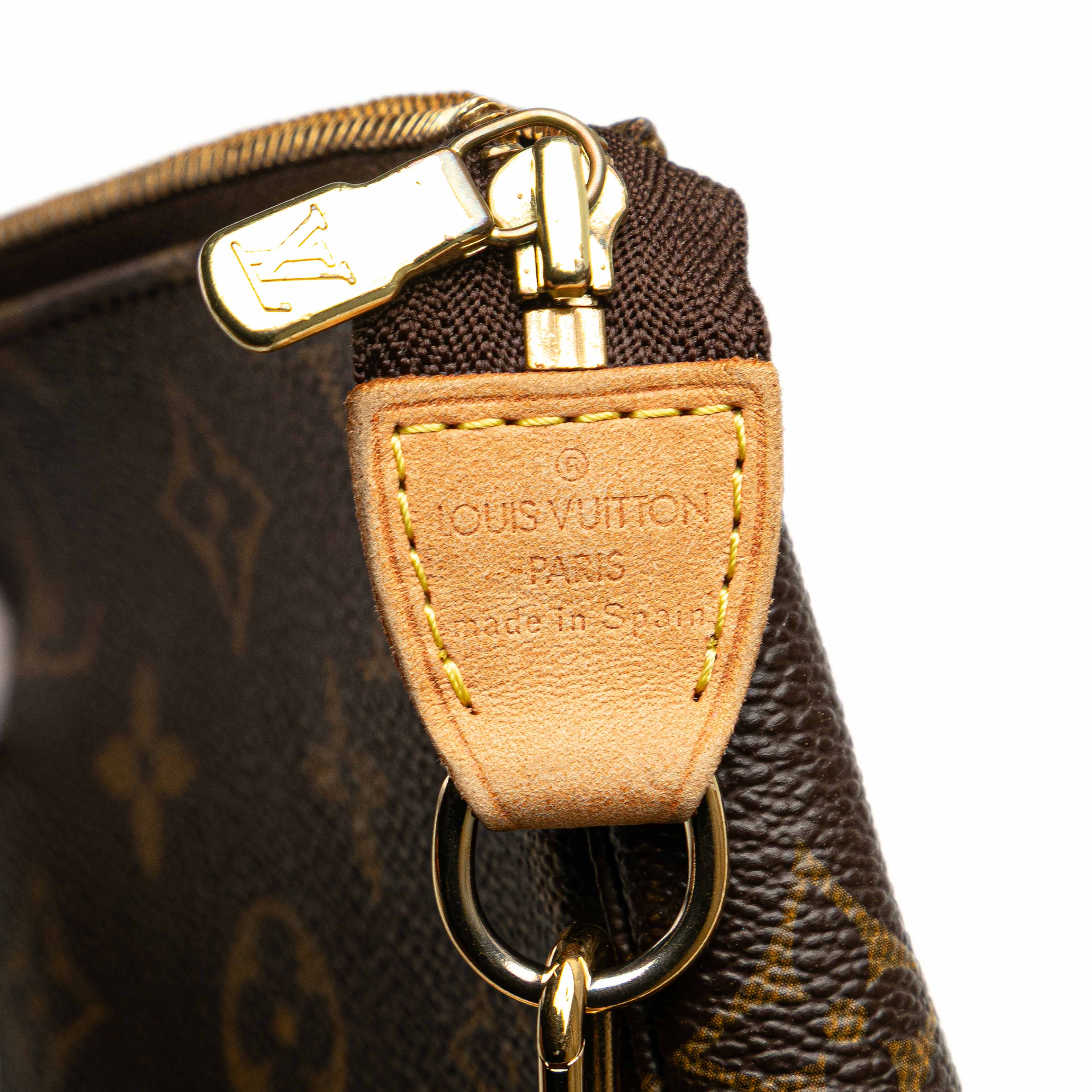 Louis Vuitton Monogram Pochette Accessoires, från Luxclusif, i färgen brown. Klicka för att öppna bilden i stort format