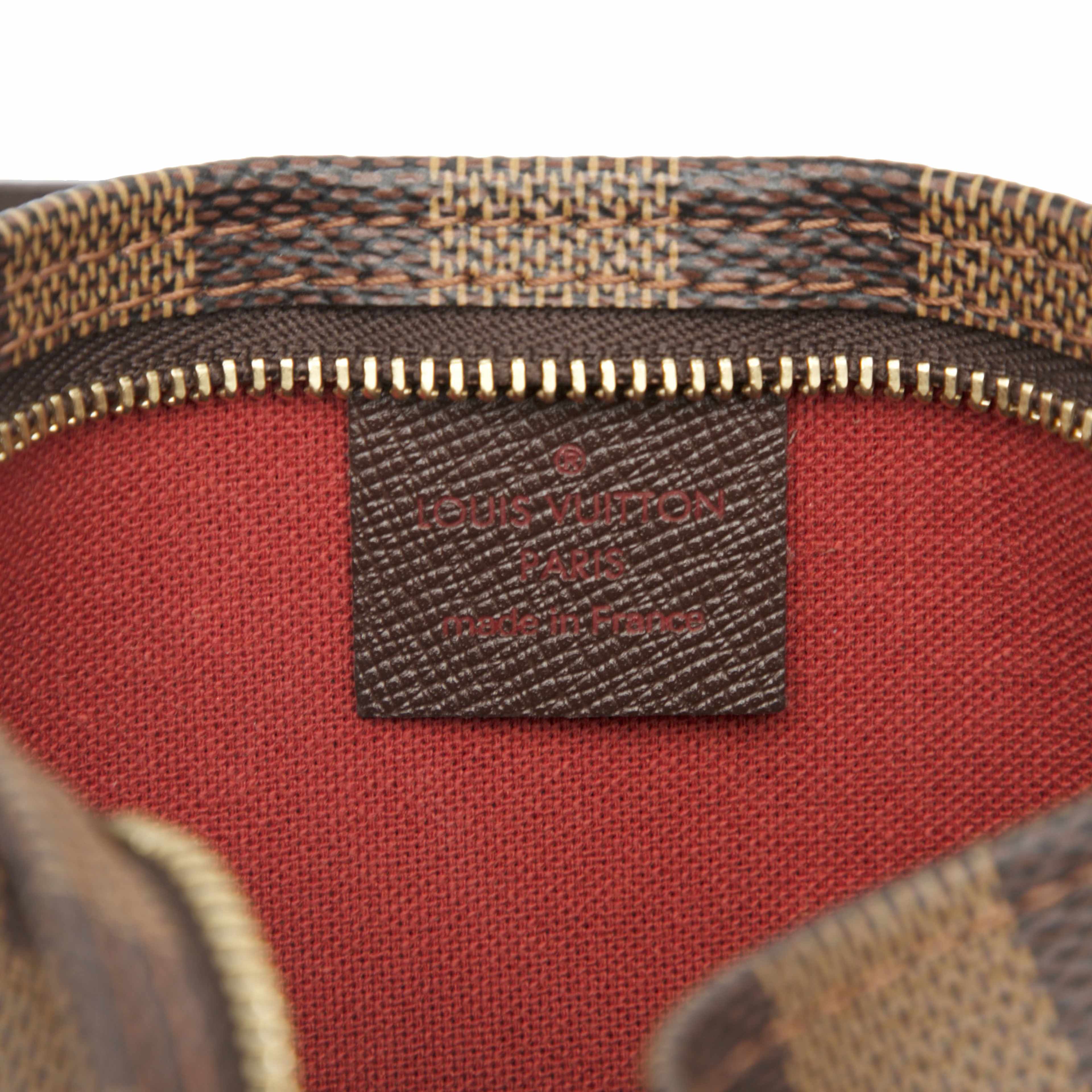 Louis Vuitton Damier Ebene Trousse Pochette, från Luxclusif, i färgen brown. Klicka för att öppna bilden i stort format