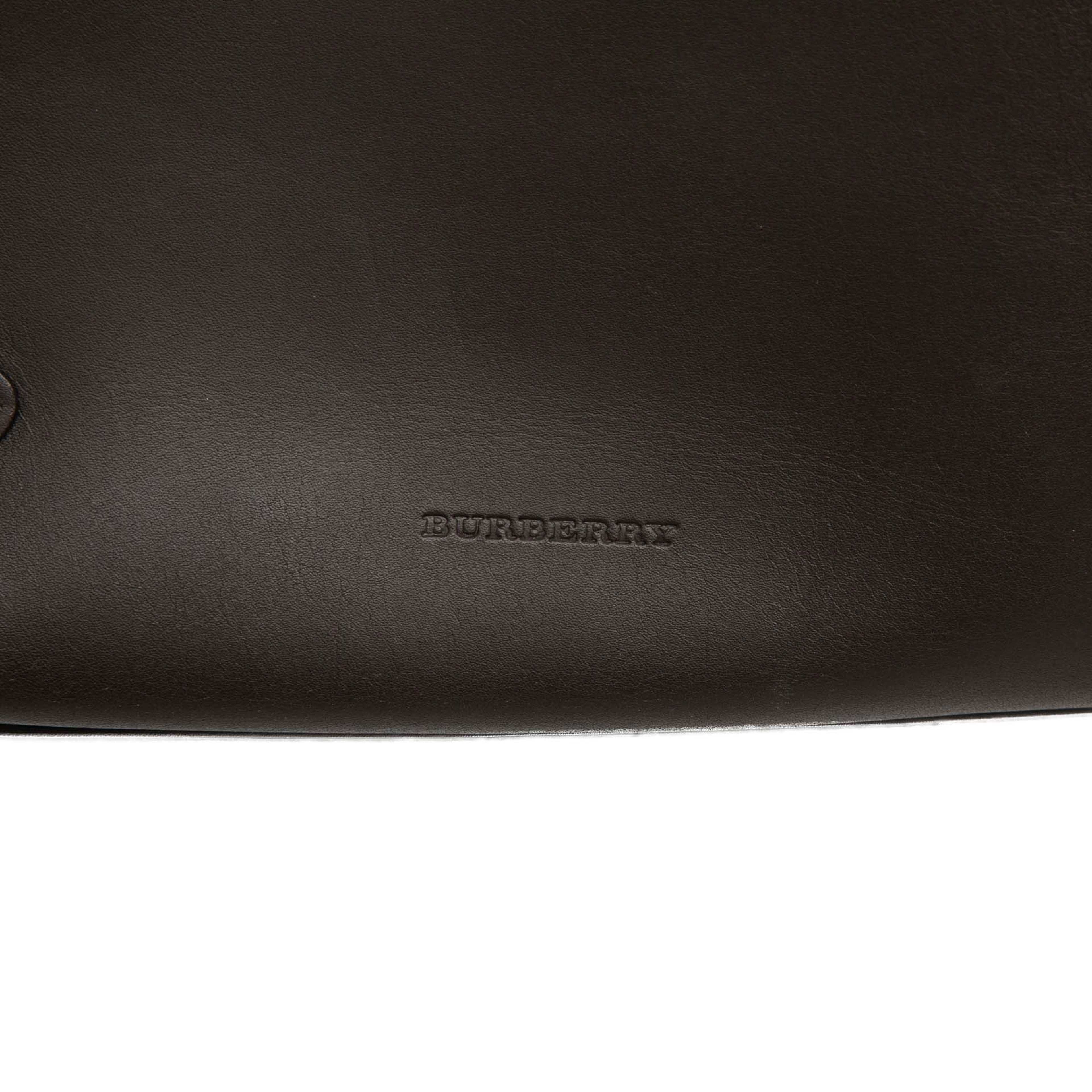Burberry Leather Shoulder Bag, från Luxclusif, i färgen dark brown. Klicka för att öppna bilden i stort format
