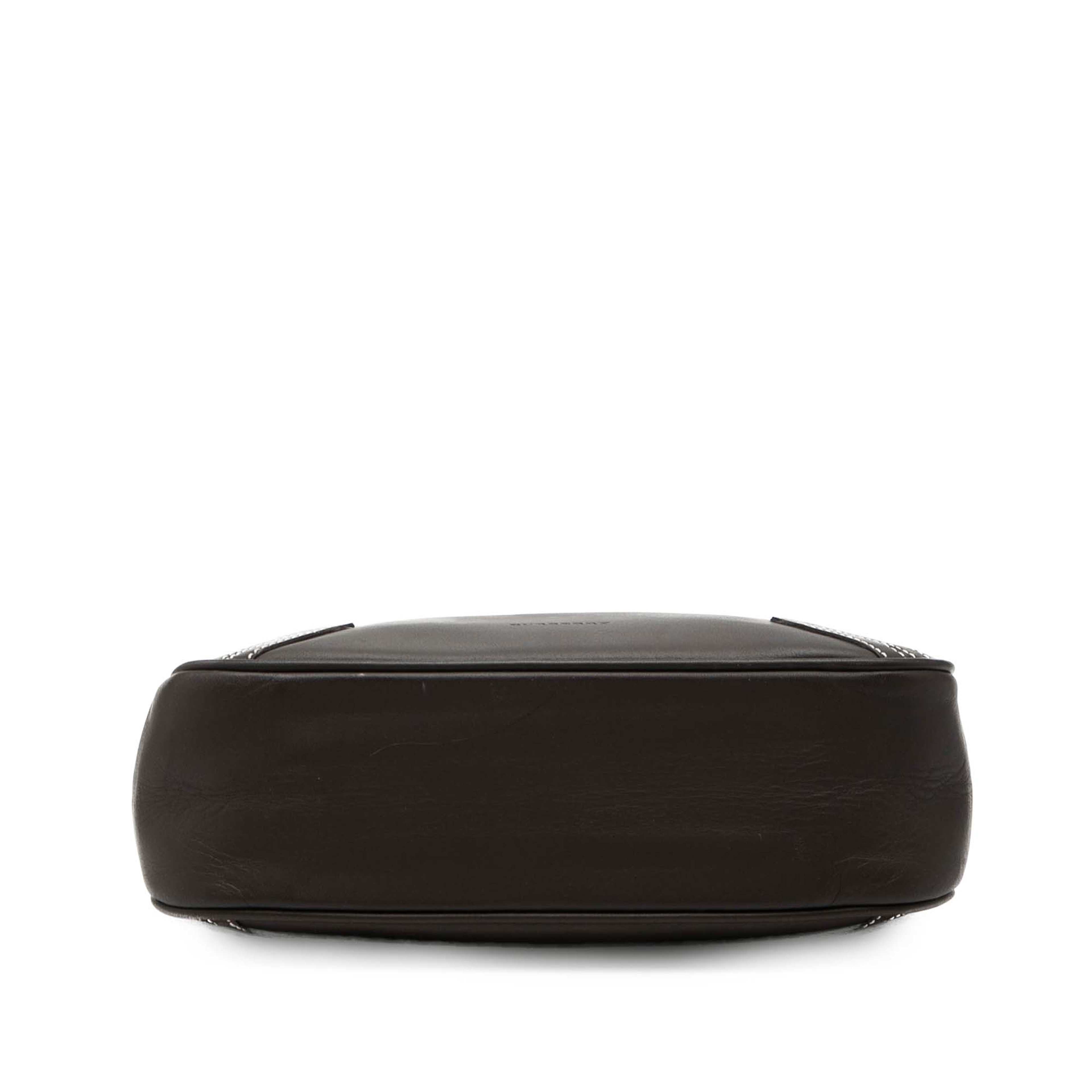 Burberry Leather Shoulder Bag, från Luxclusif, i färgen dark brown. Klicka för att öppna bilden i stort format