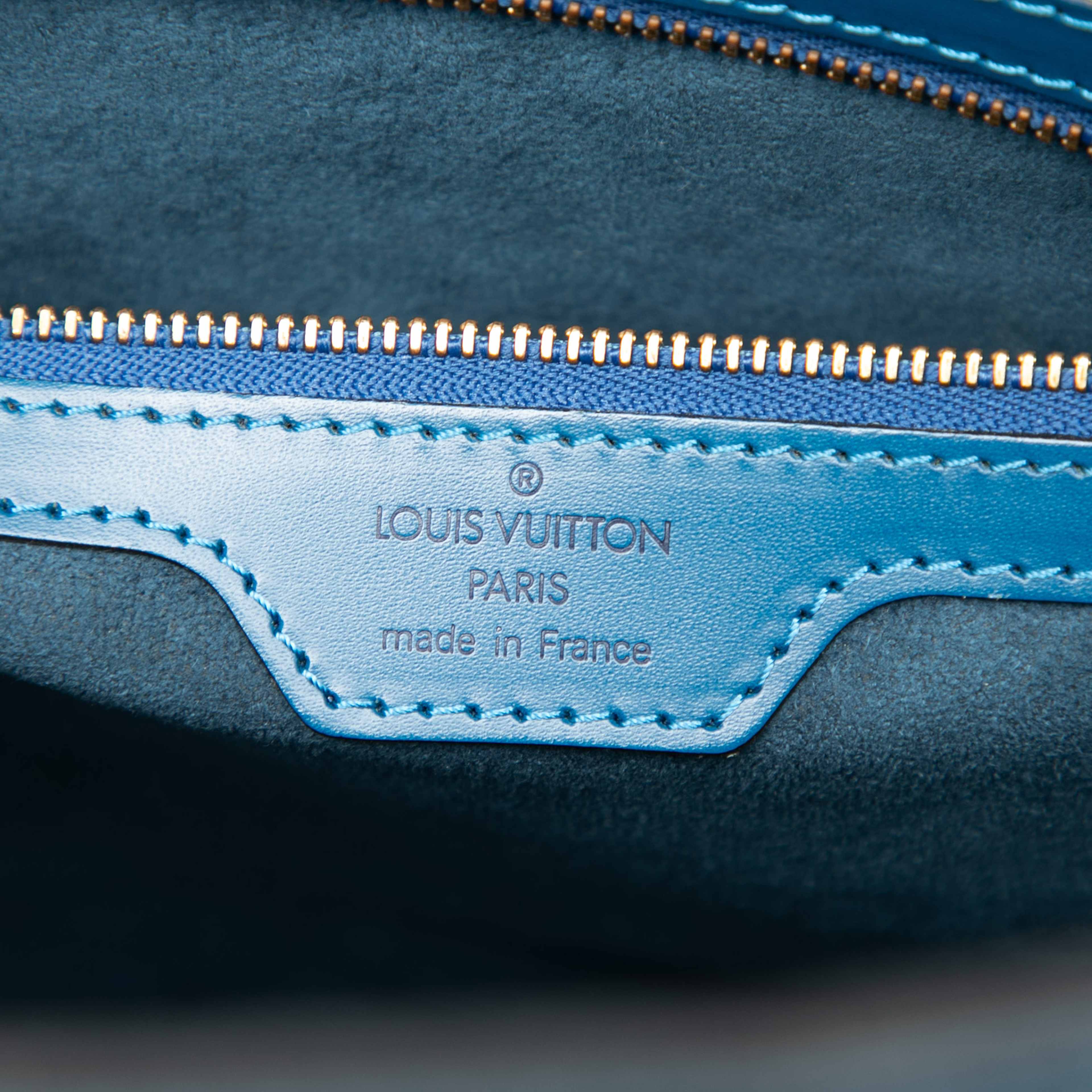 Louis Vuitton Epi Lussac, från Luxclusif, i färgen blue. Klicka för att öppna bilden i stort format