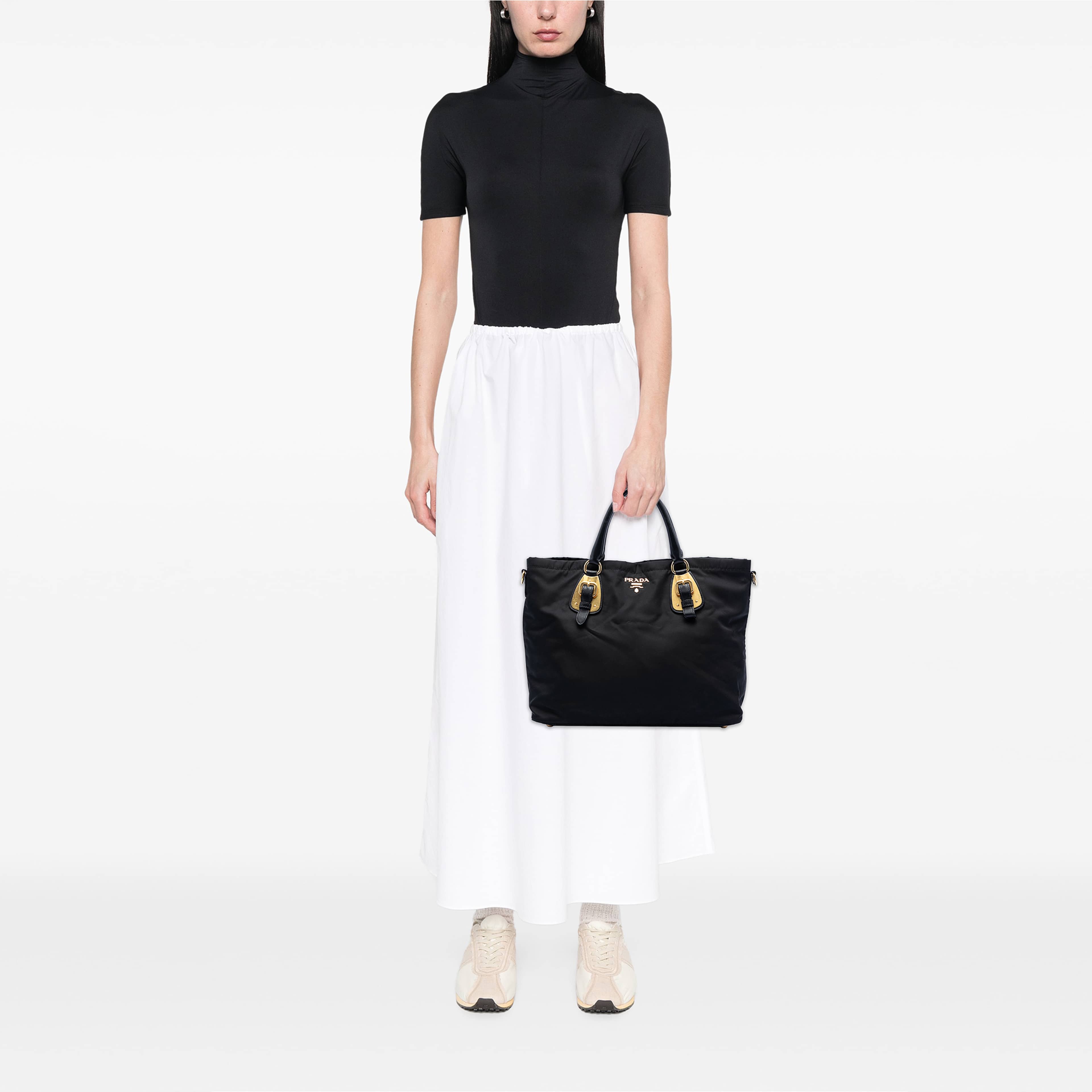 Prada Tessuto Satchel, från Luxclusif, i färgen svart. Klicka för att öppna bilden i stort format