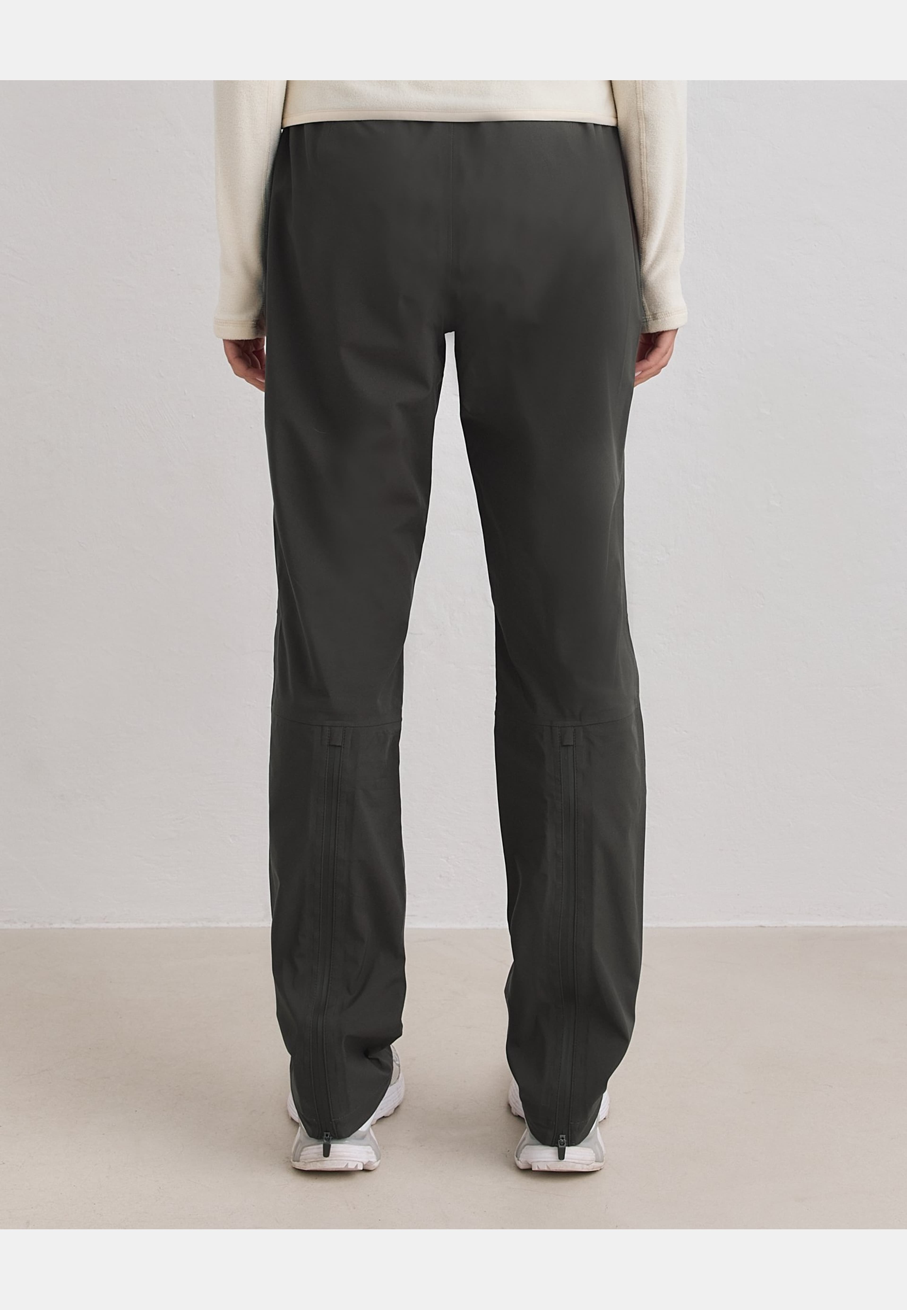 Waterproof Pants, från aim'n, i färgen dark ivy. Klicka för att öppna bilden i stort format