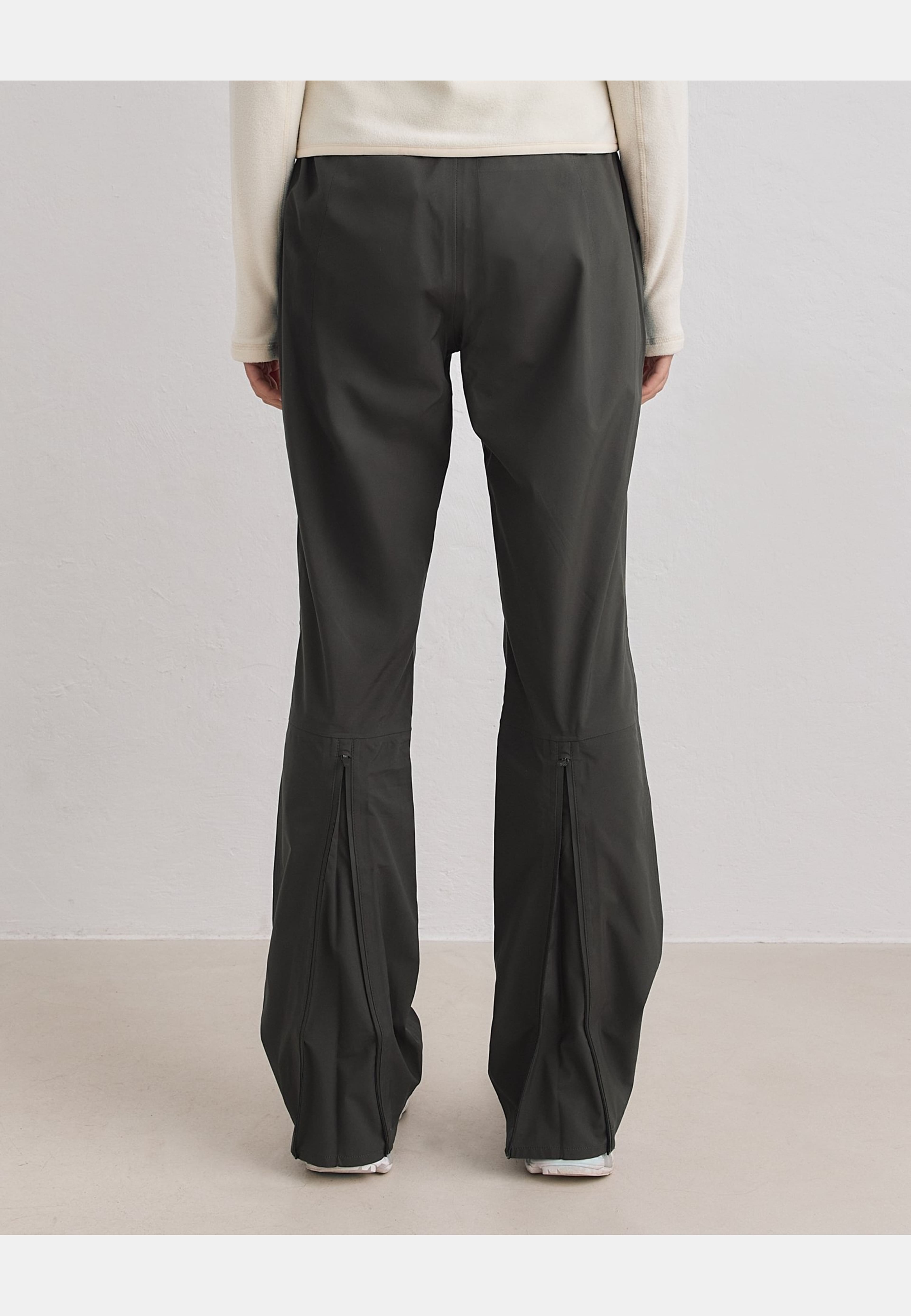 Waterproof Pants, från aim'n, i färgen dark ivy. Klicka för att öppna bilden i stort format