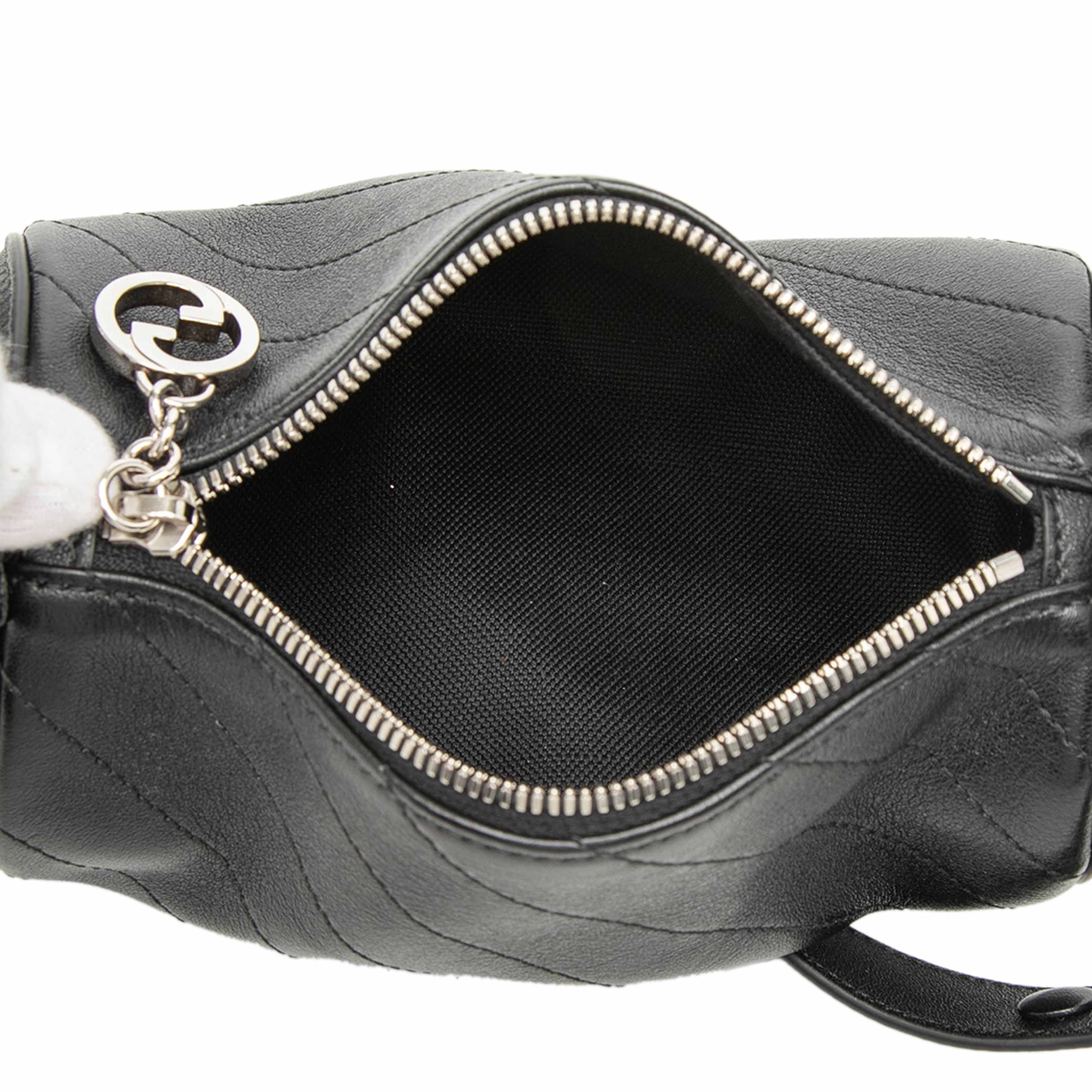 Gucci Mini Leather Blondie Barrel Shoulder Bag, från Luxclusif, i färgen black. Klicka för att öppna bilden i stort format