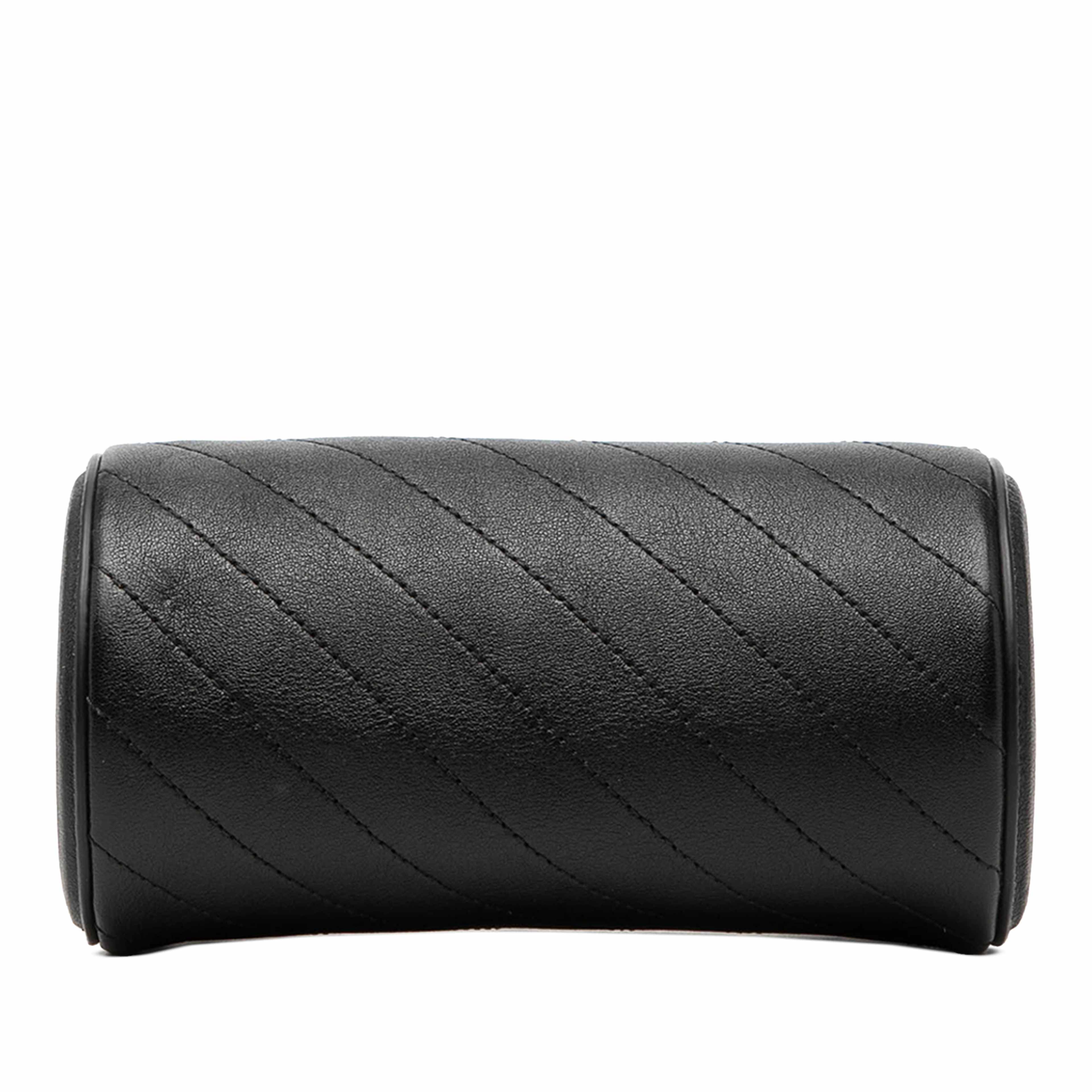 Gucci Mini Leather Blondie Barrel Shoulder Bag, från Luxclusif, i färgen svart. Klicka för att öppna bilden i stort format